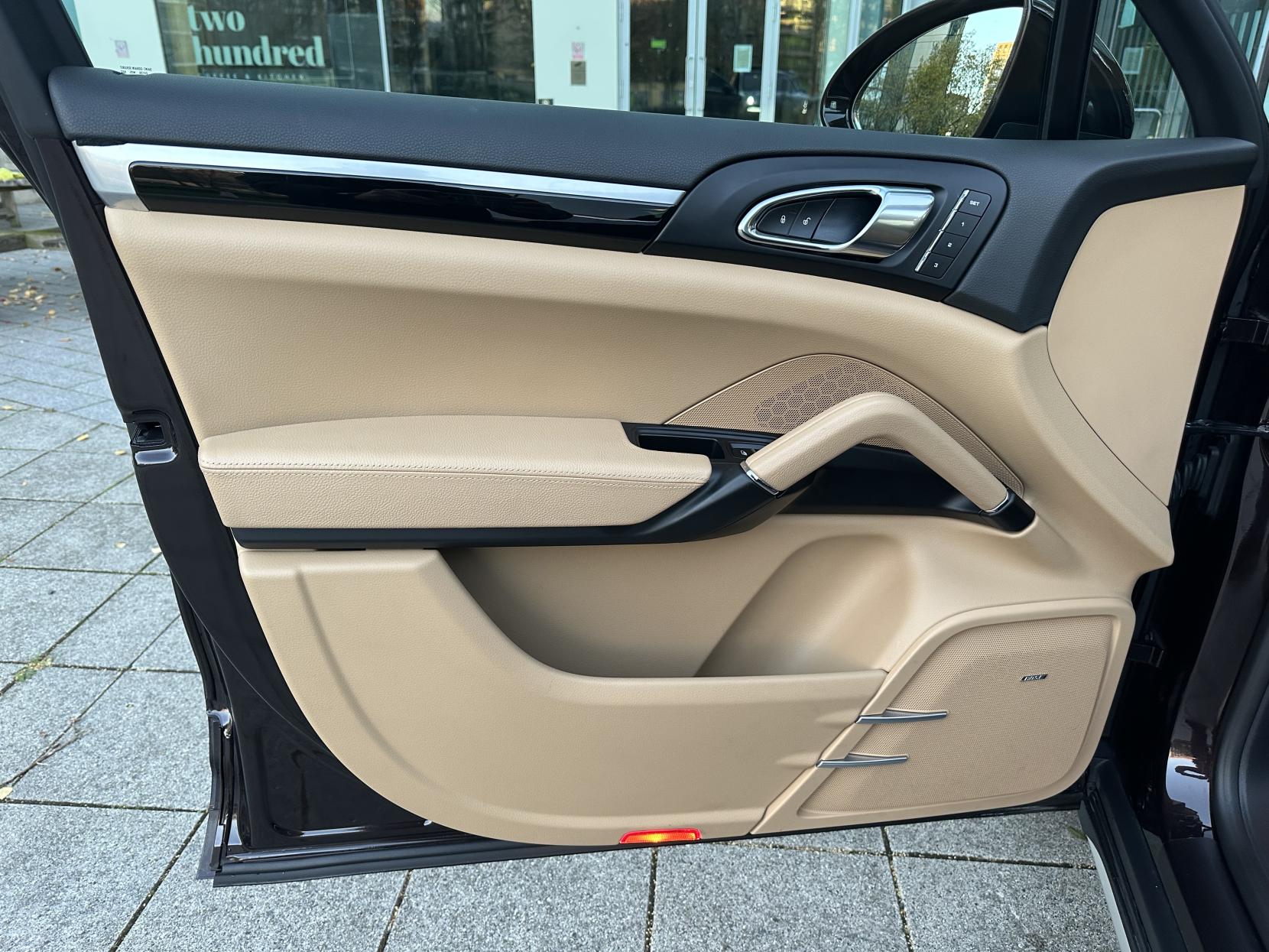 Porsche Cayenne 3.0 V6 E-Hybrid S SUV 5dr Petrol Plug-in Hybrid TiptronicS 4WD Euro 6 (s/s) (416 ps)