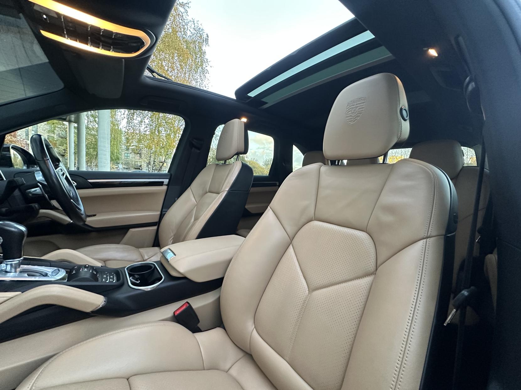 Porsche Cayenne 3.0 V6 E-Hybrid S SUV 5dr Petrol Plug-in Hybrid TiptronicS 4WD Euro 6 (s/s) (416 ps)
