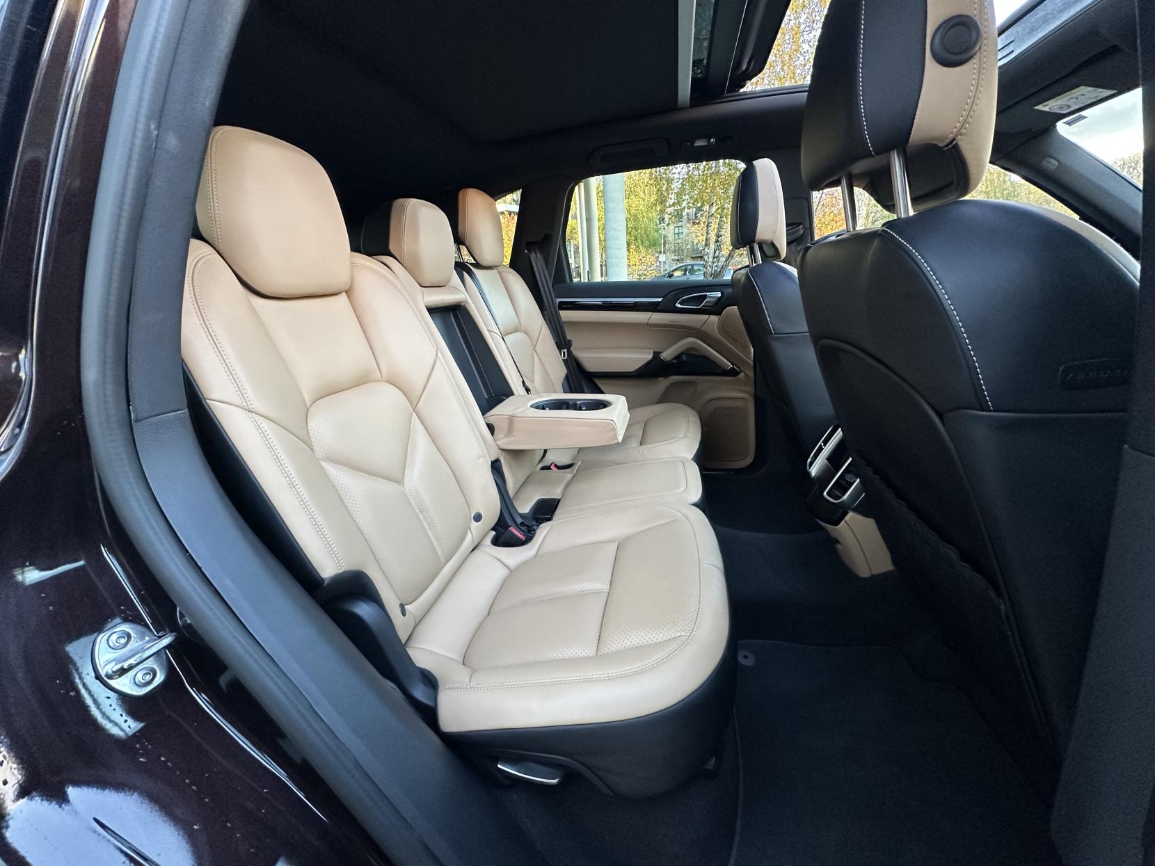 Porsche Cayenne 3.0 V6 E-Hybrid S SUV 5dr Petrol Plug-in Hybrid TiptronicS 4WD Euro 6 (s/s) (416 ps)