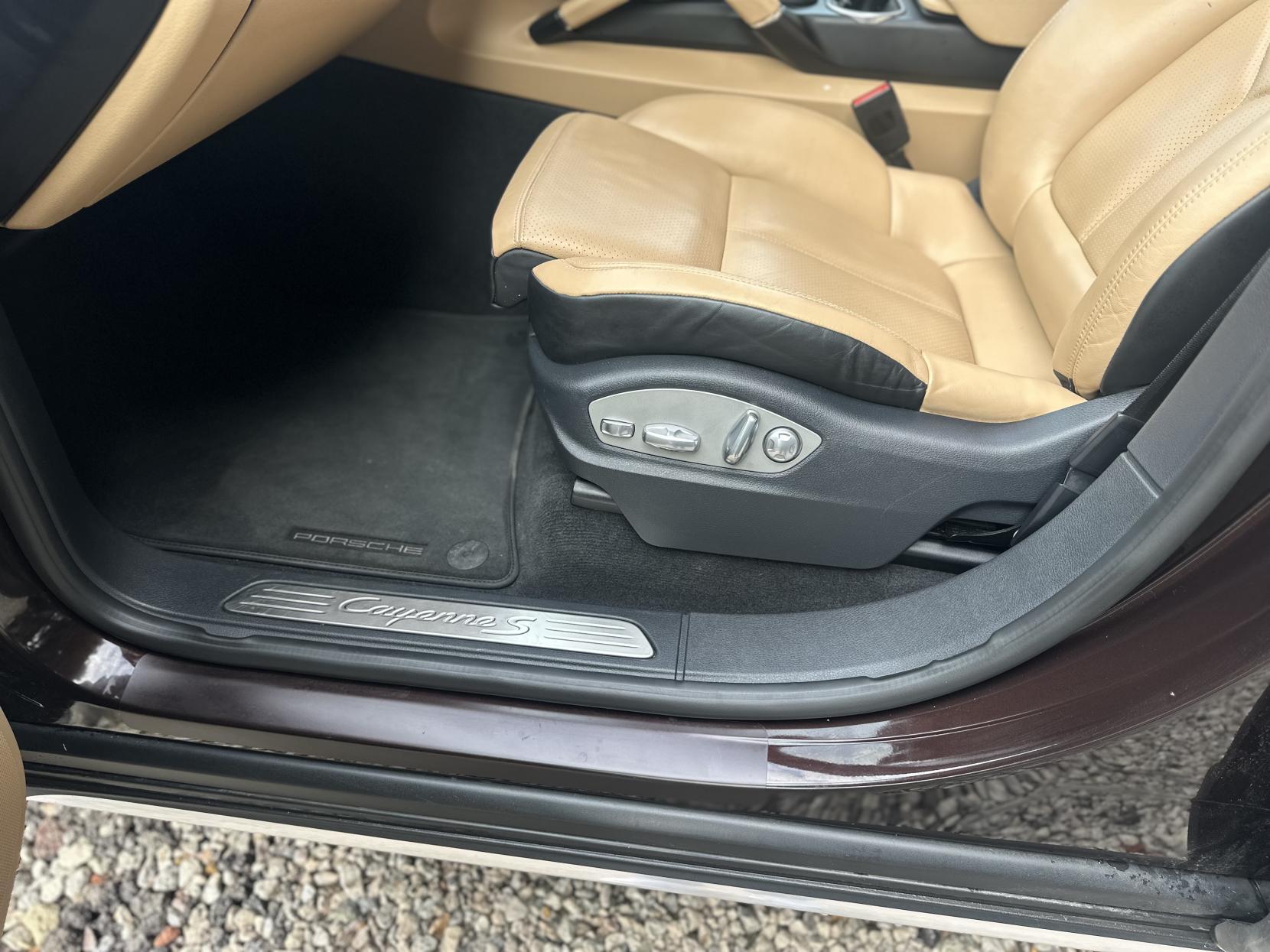 Porsche Cayenne 3.0 V6 E-Hybrid S SUV 5dr Petrol Plug-in Hybrid TiptronicS 4WD Euro 6 (s/s) (416 ps)