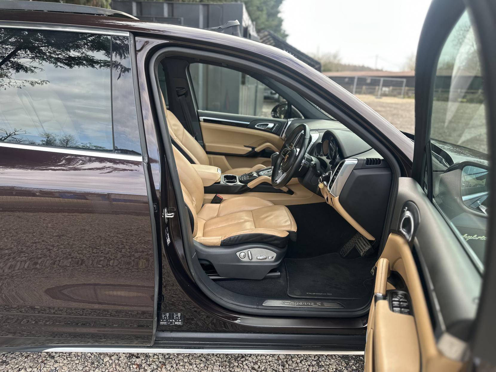 Porsche Cayenne 3.0 V6 E-Hybrid S SUV 5dr Petrol Plug-in Hybrid TiptronicS 4WD Euro 6 (s/s) (416 ps)