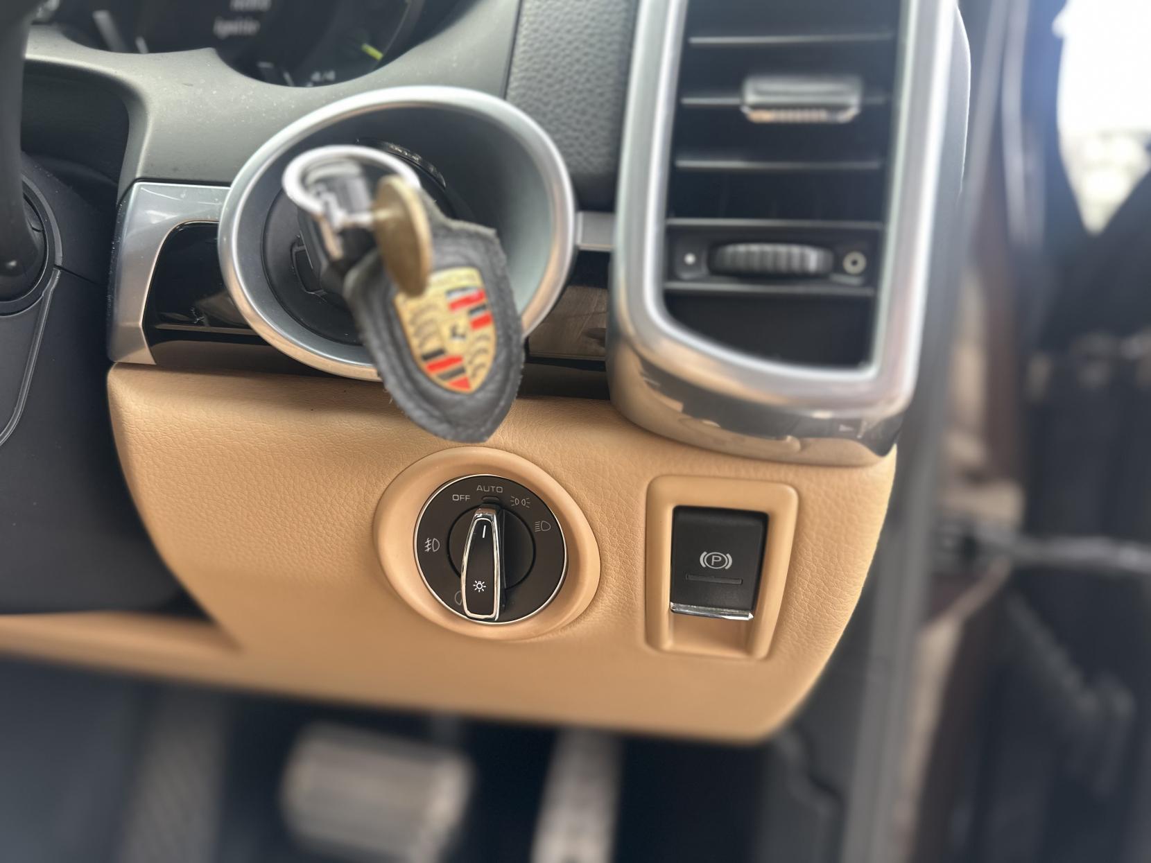 Porsche Cayenne 3.0 V6 E-Hybrid S SUV 5dr Petrol Plug-in Hybrid TiptronicS 4WD Euro 6 (s/s) (416 ps)