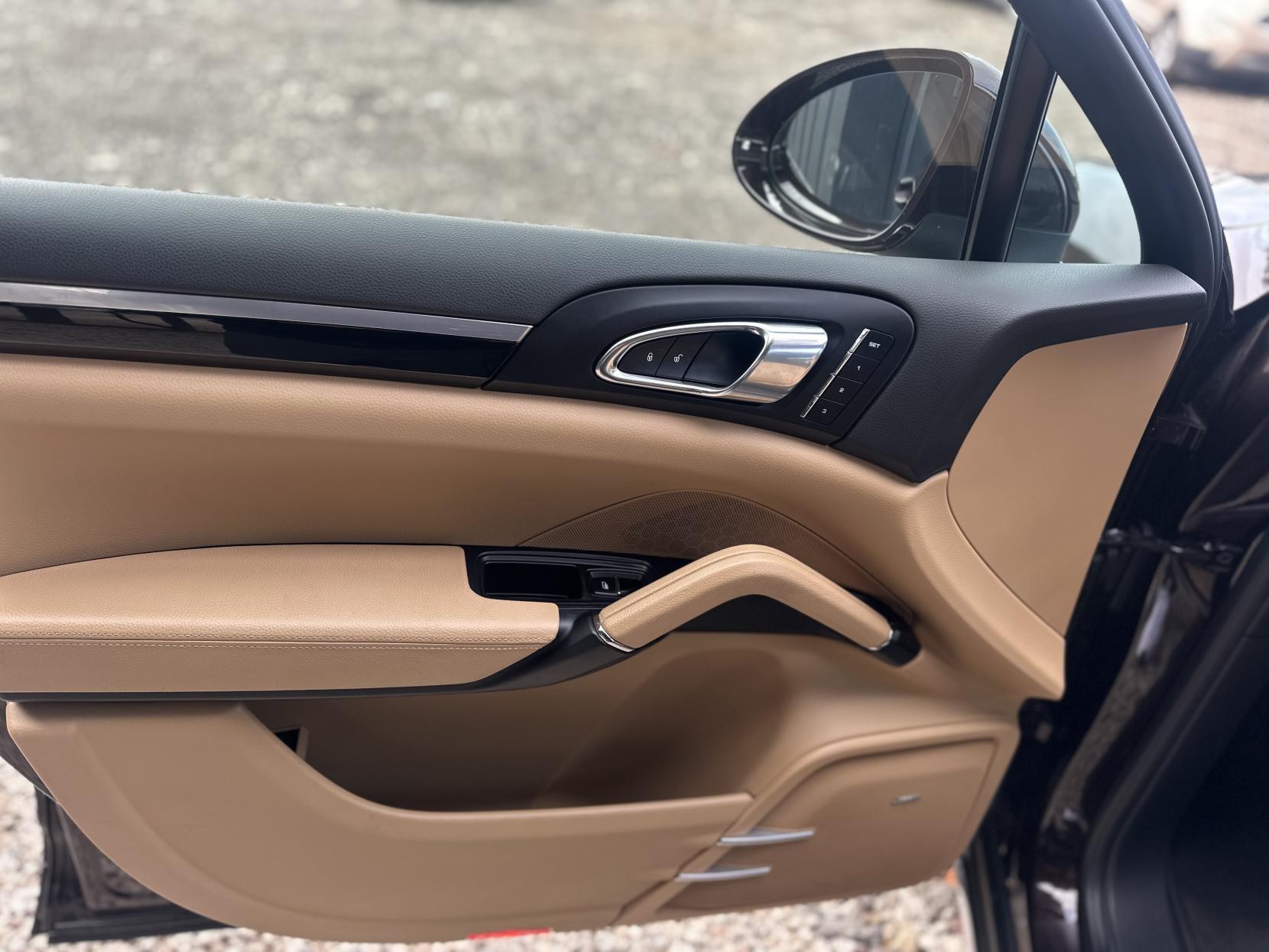 Porsche Cayenne 3.0 V6 E-Hybrid S SUV 5dr Petrol Plug-in Hybrid TiptronicS 4WD Euro 6 (s/s) (416 ps)