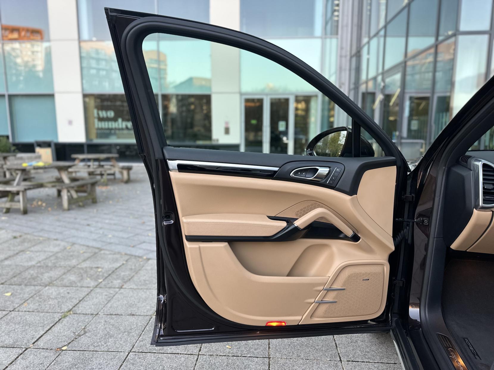 Porsche Cayenne 3.0 V6 E-Hybrid S SUV 5dr Petrol Plug-in Hybrid TiptronicS 4WD Euro 6 (s/s) (416 ps)