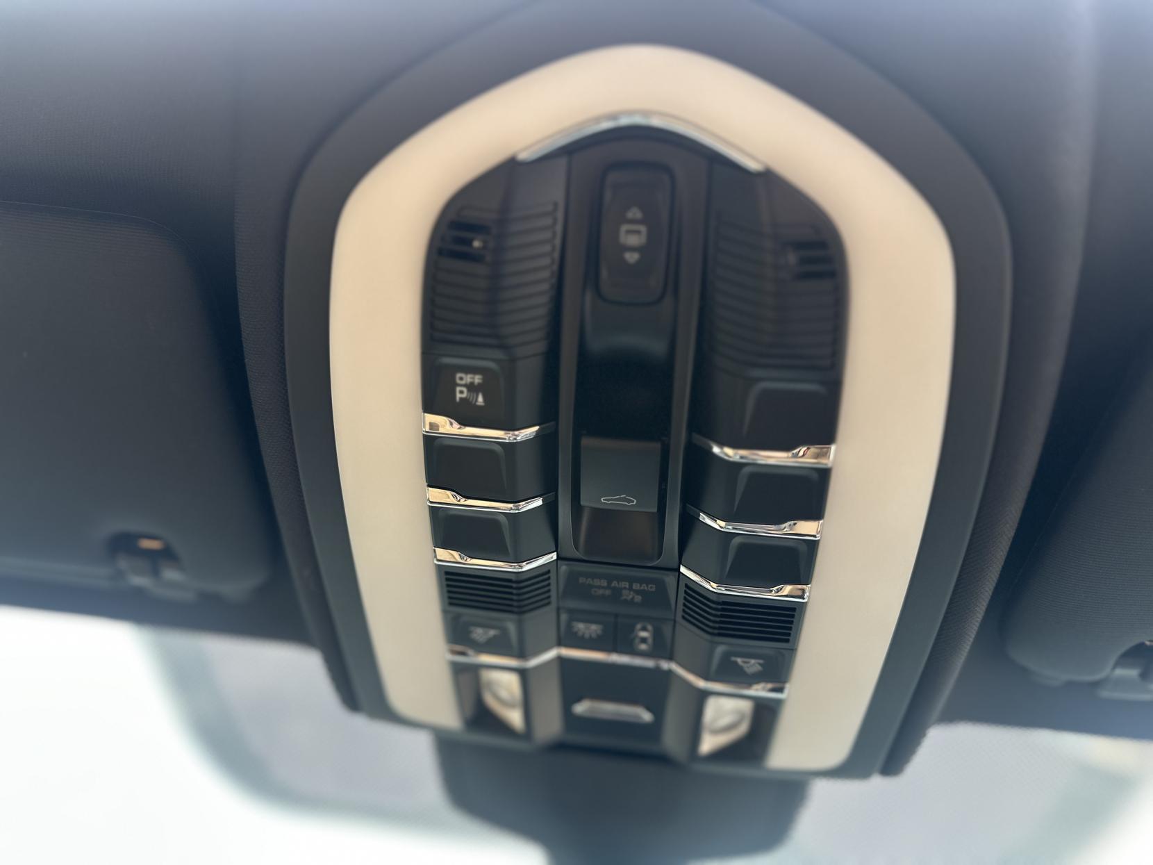 Porsche Cayenne 3.0 V6 E-Hybrid S SUV 5dr Petrol Plug-in Hybrid TiptronicS 4WD Euro 6 (s/s) (416 ps)