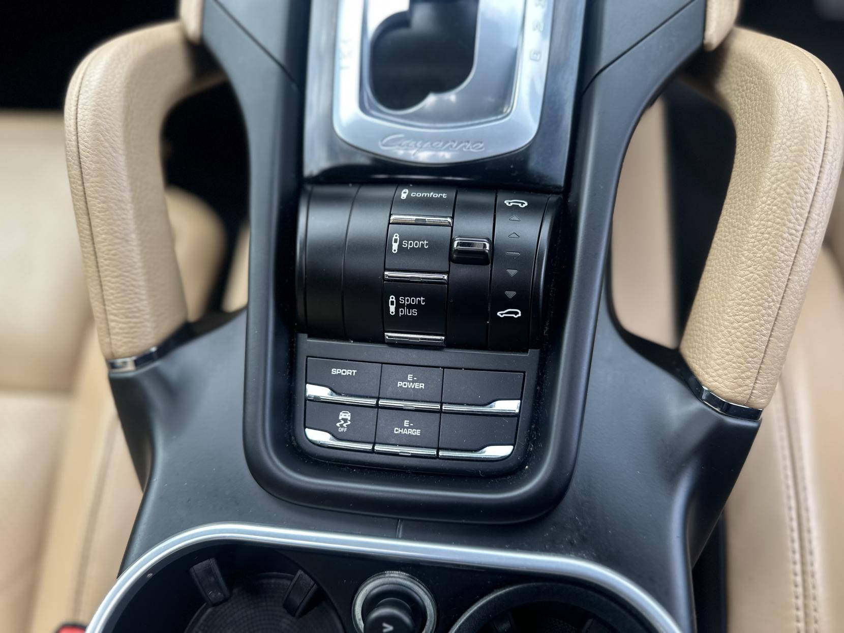 Porsche Cayenne 3.0 V6 E-Hybrid S SUV 5dr Petrol Plug-in Hybrid TiptronicS 4WD Euro 6 (s/s) (416 ps)