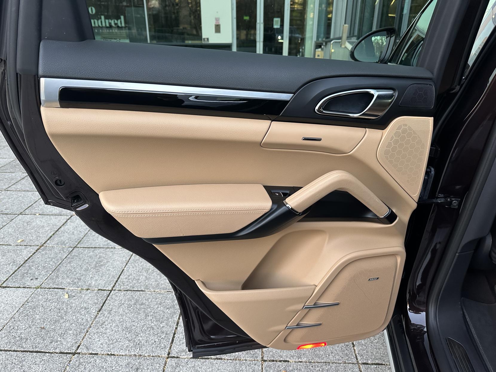 Porsche Cayenne 3.0 V6 E-Hybrid S SUV 5dr Petrol Plug-in Hybrid TiptronicS 4WD Euro 6 (s/s) (416 ps)