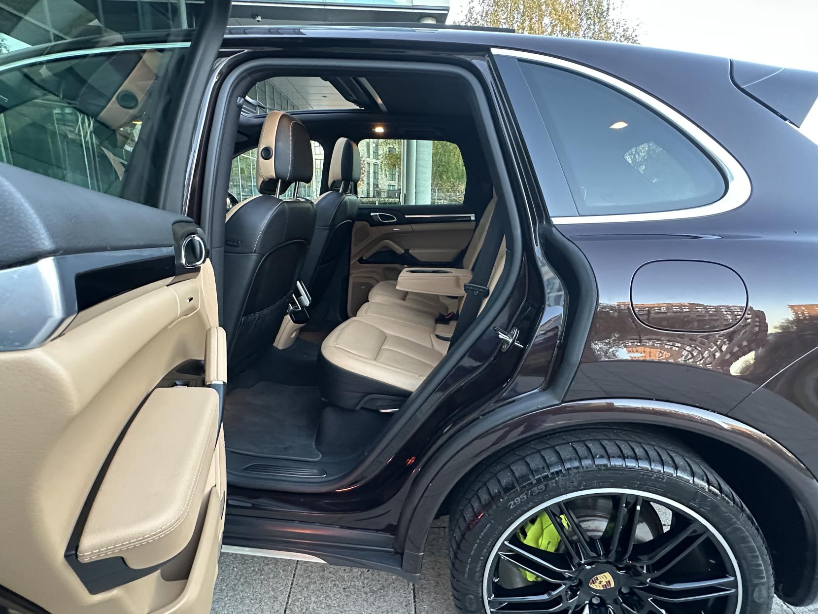 Porsche Cayenne 3.0 V6 E-Hybrid S SUV 5dr Petrol Plug-in Hybrid TiptronicS 4WD Euro 6 (s/s) (416 ps)