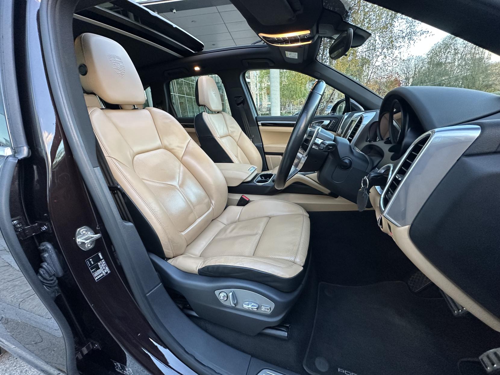 Porsche Cayenne 3.0 V6 E-Hybrid S SUV 5dr Petrol Plug-in Hybrid TiptronicS 4WD Euro 6 (s/s) (416 ps)