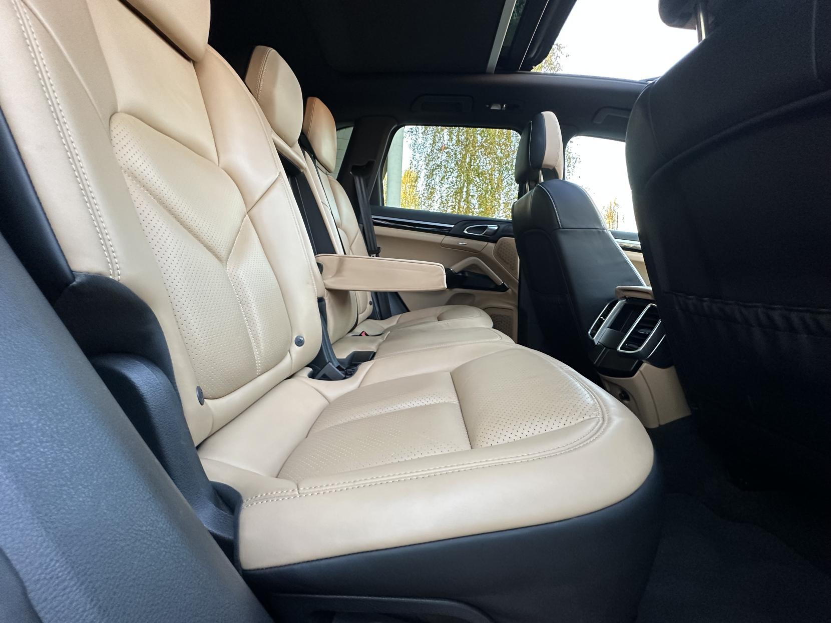 Porsche Cayenne 3.0 V6 E-Hybrid S SUV 5dr Petrol Plug-in Hybrid TiptronicS 4WD Euro 6 (s/s) (416 ps)