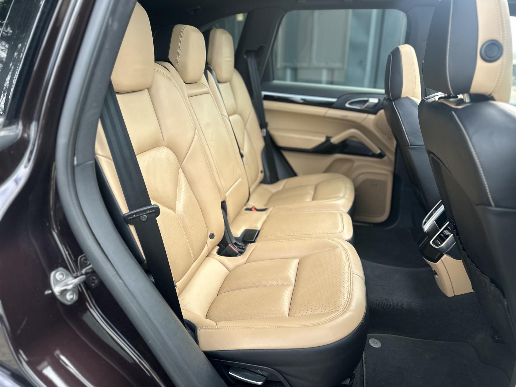 Porsche Cayenne 3.0 V6 E-Hybrid S SUV 5dr Petrol Plug-in Hybrid TiptronicS 4WD Euro 6 (s/s) (416 ps)