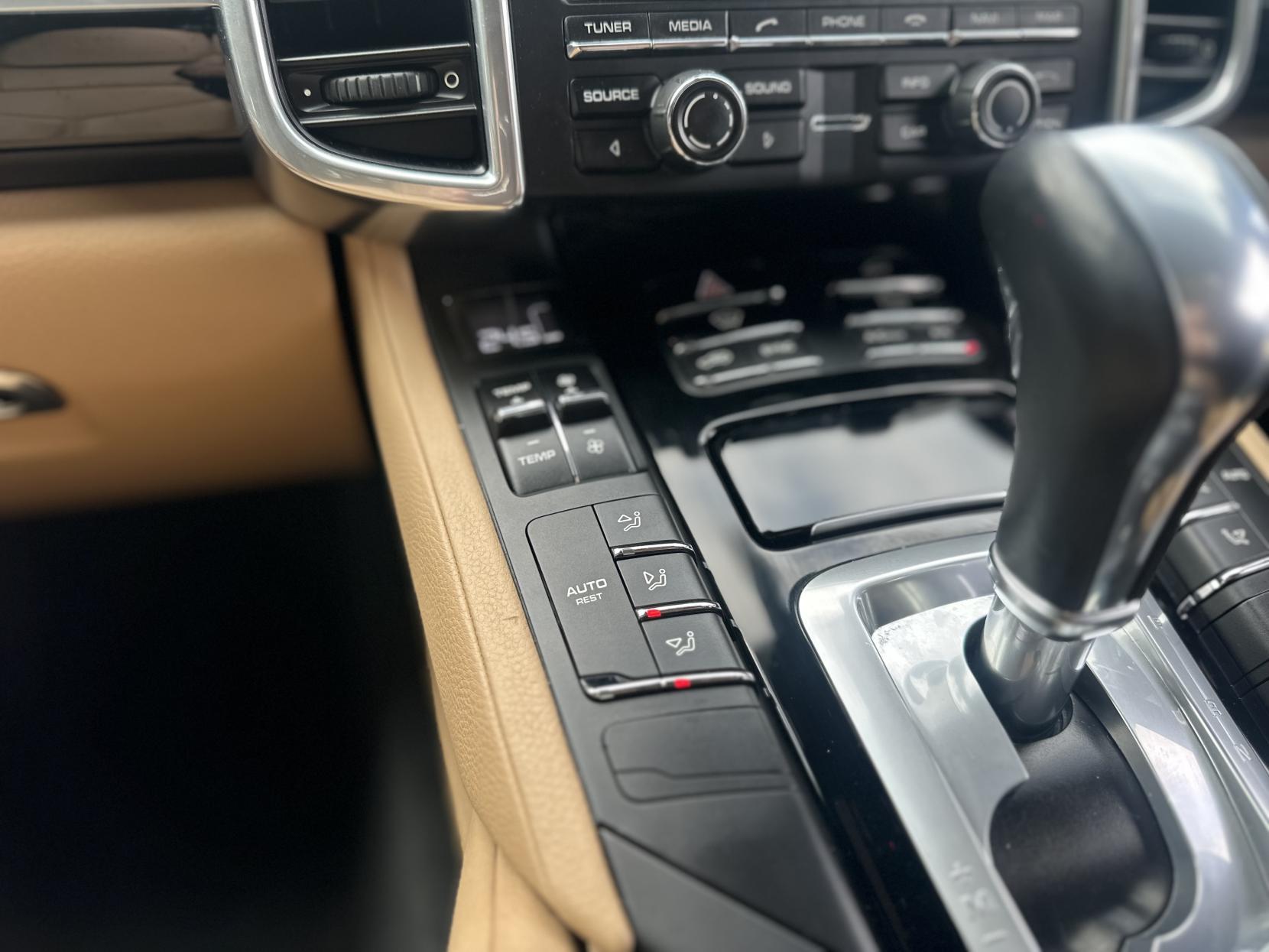 Porsche Cayenne 3.0 V6 E-Hybrid S SUV 5dr Petrol Plug-in Hybrid TiptronicS 4WD Euro 6 (s/s) (416 ps)