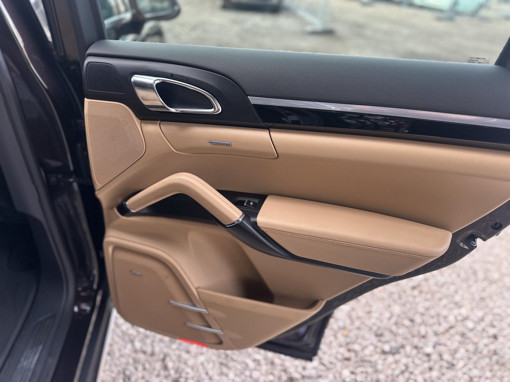 Porsche Cayenne 3.0 V6 E-Hybrid S SUV 5dr Petrol Plug-in Hybrid TiptronicS 4WD Euro 6 (s/s) (416 ps)