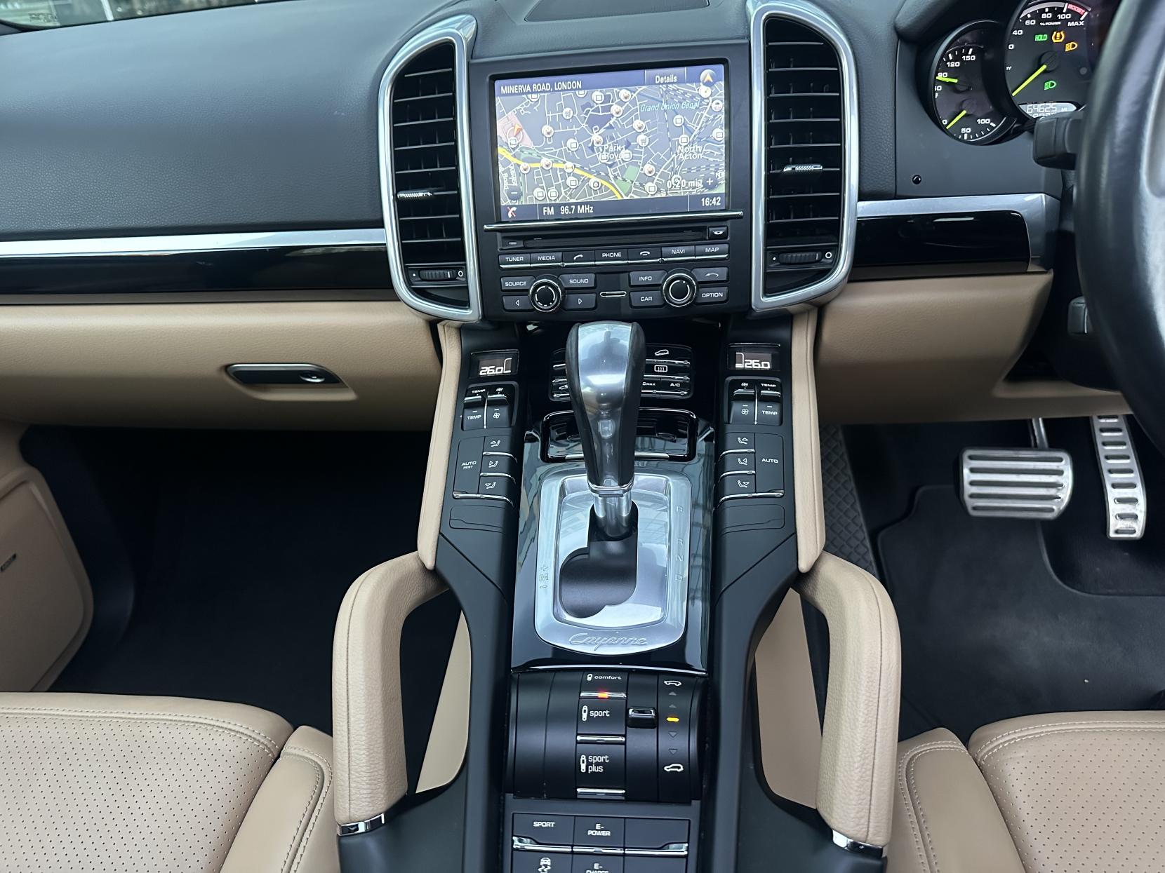 Porsche Cayenne 3.0 V6 E-Hybrid S SUV 5dr Petrol Plug-in Hybrid TiptronicS 4WD Euro 6 (s/s) (416 ps)