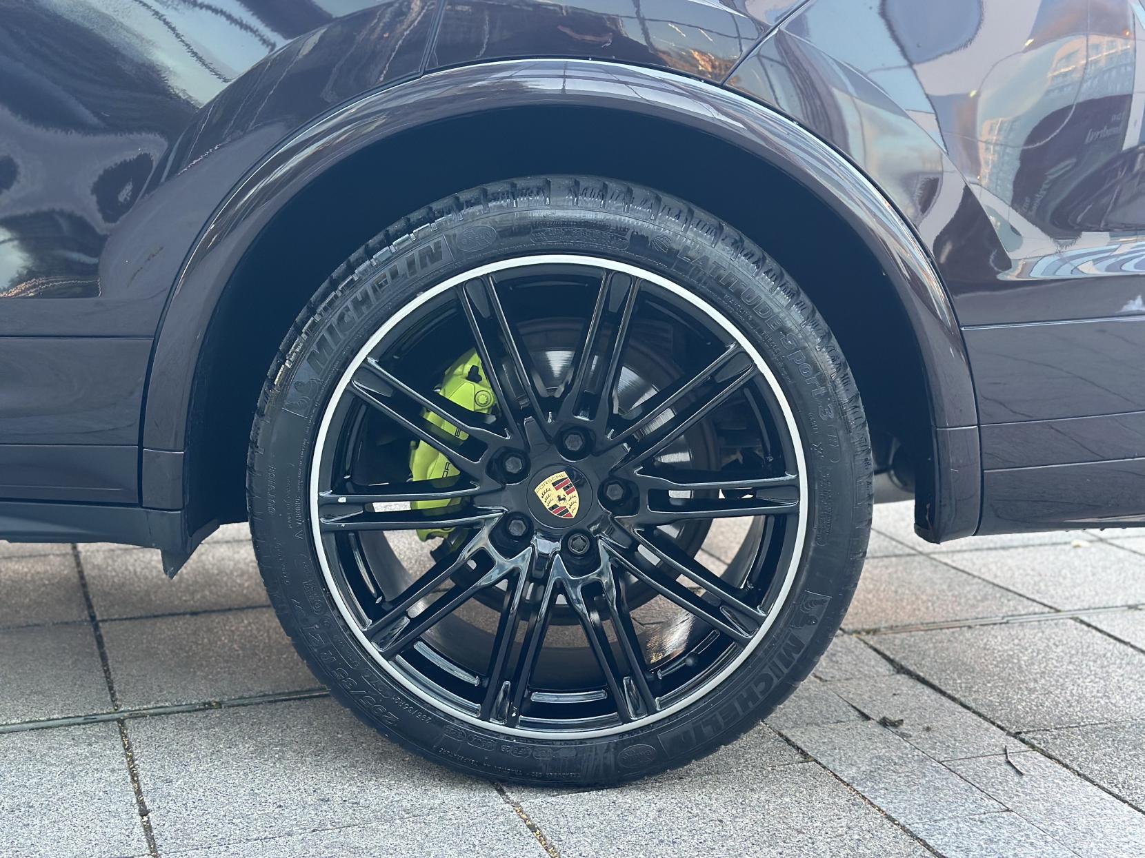 Porsche Cayenne 3.0 V6 E-Hybrid S SUV 5dr Petrol Plug-in Hybrid TiptronicS 4WD Euro 6 (s/s) (416 ps)