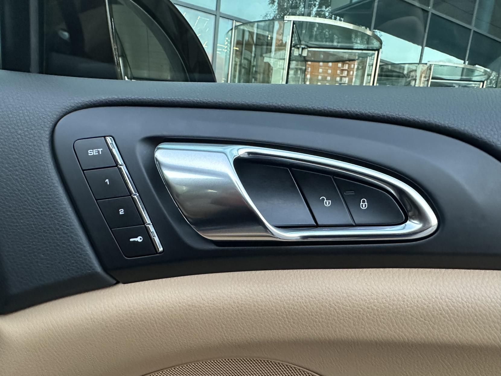Porsche Cayenne 3.0 V6 E-Hybrid S SUV 5dr Petrol Plug-in Hybrid TiptronicS 4WD Euro 6 (s/s) (416 ps)