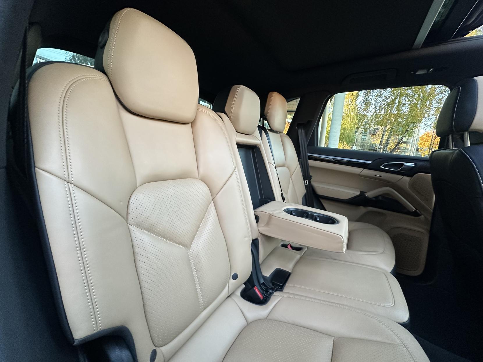 Porsche Cayenne 3.0 V6 E-Hybrid S SUV 5dr Petrol Plug-in Hybrid TiptronicS 4WD Euro 6 (s/s) (416 ps)