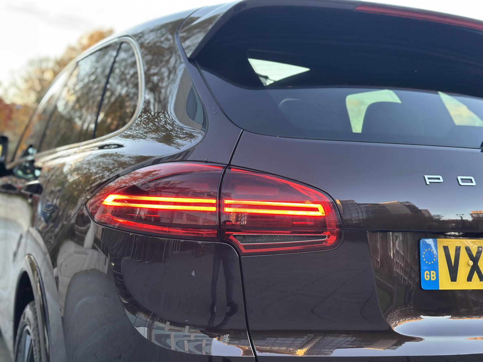 Porsche Cayenne 3.0 V6 E-Hybrid S SUV 5dr Petrol Plug-in Hybrid TiptronicS 4WD Euro 6 (s/s) (416 ps)