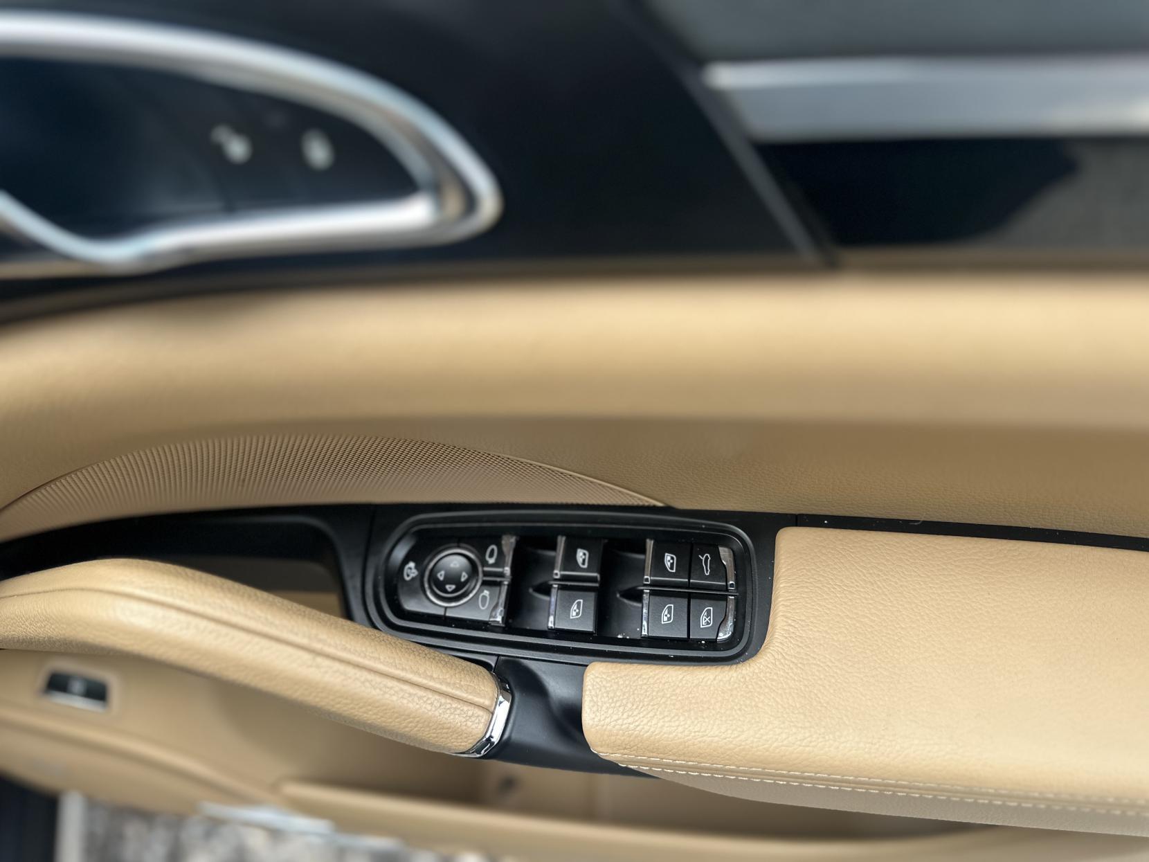 Porsche Cayenne 3.0 V6 E-Hybrid S SUV 5dr Petrol Plug-in Hybrid TiptronicS 4WD Euro 6 (s/s) (416 ps)