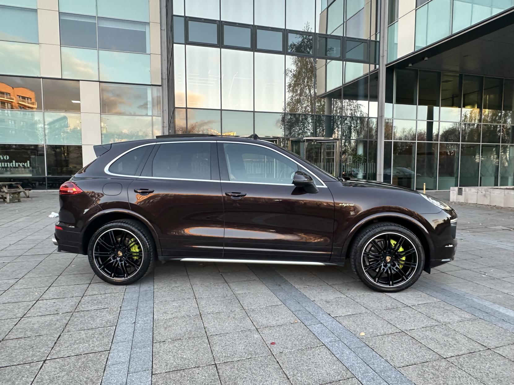 Porsche Cayenne 3.0 V6 E-Hybrid S SUV 5dr Petrol Plug-in Hybrid TiptronicS 4WD Euro 6 (s/s) (416 ps)