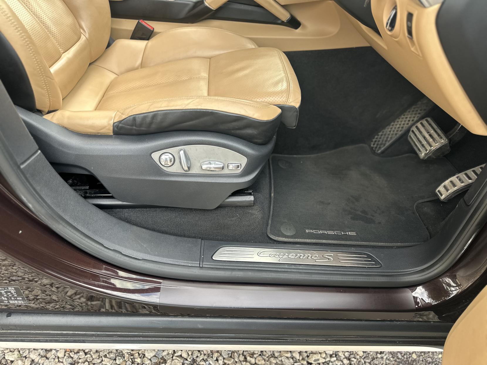 Porsche Cayenne 3.0 V6 E-Hybrid S SUV 5dr Petrol Plug-in Hybrid TiptronicS 4WD Euro 6 (s/s) (416 ps)