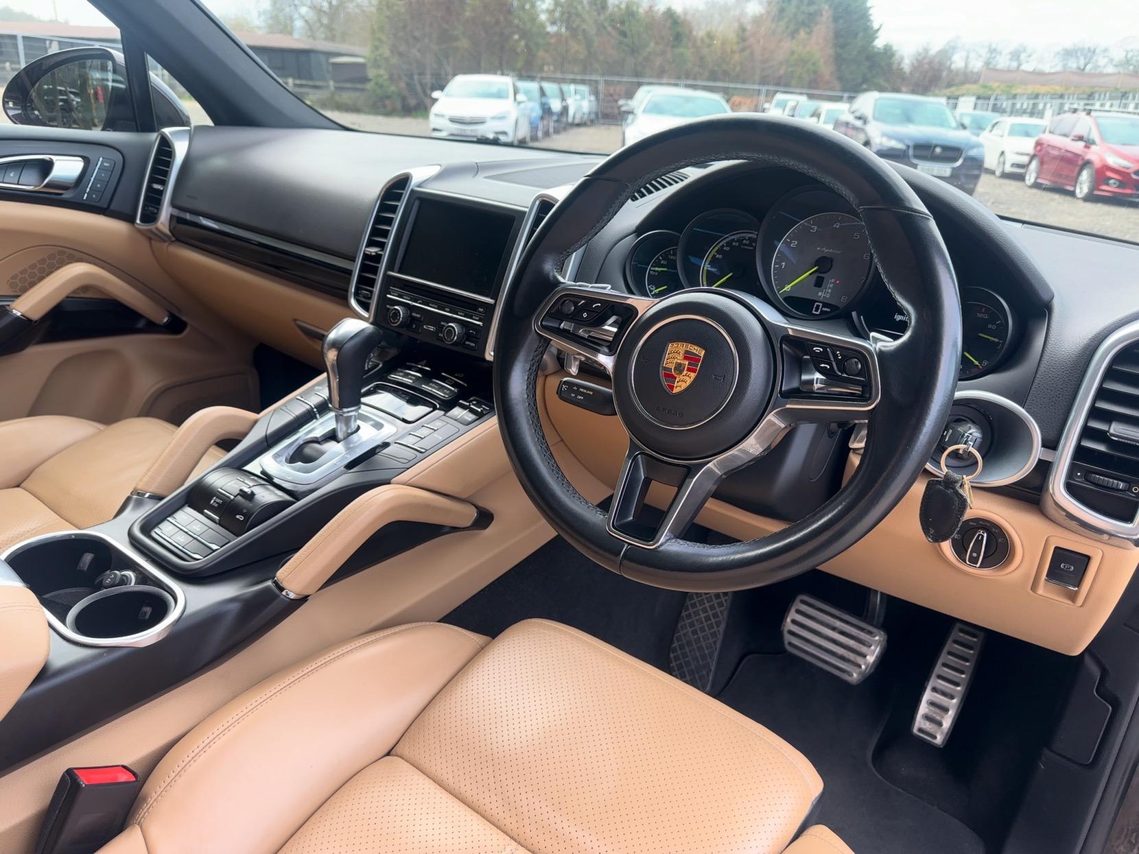 Porsche Cayenne 3.0 V6 E-Hybrid S SUV 5dr Petrol Plug-in Hybrid TiptronicS 4WD Euro 6 (s/s) (416 ps)