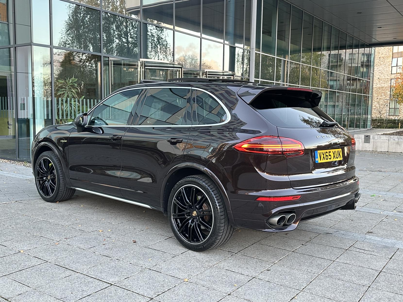 Porsche Cayenne 3.0 V6 E-Hybrid S SUV 5dr Petrol Plug-in Hybrid TiptronicS 4WD Euro 6 (s/s) (416 ps)