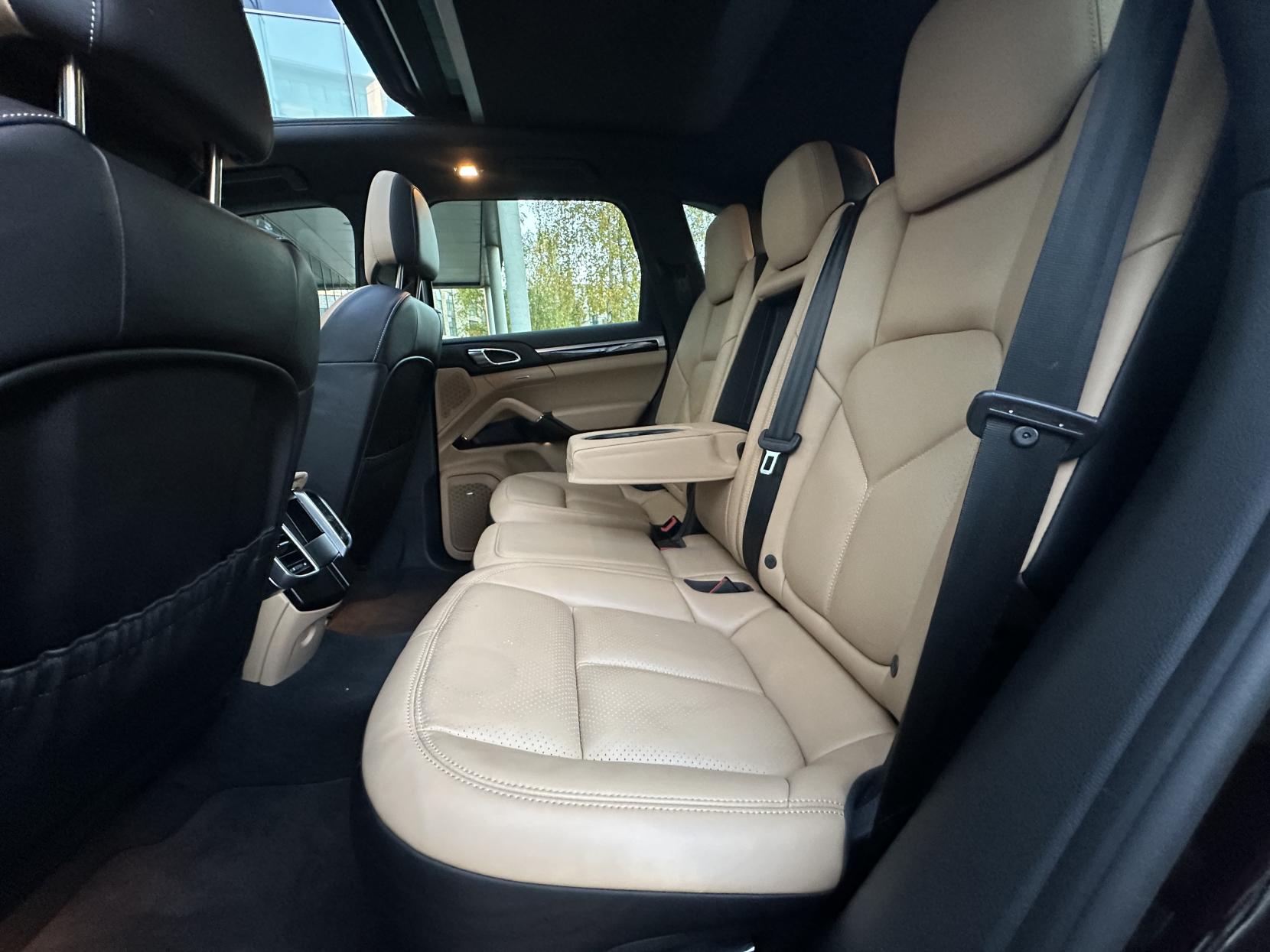Porsche Cayenne 3.0 V6 E-Hybrid S SUV 5dr Petrol Plug-in Hybrid TiptronicS 4WD Euro 6 (s/s) (416 ps)