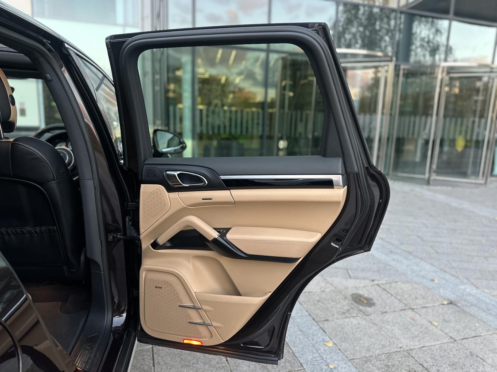 Porsche Cayenne 3.0 V6 E-Hybrid S SUV 5dr Petrol Plug-in Hybrid TiptronicS 4WD Euro 6 (s/s) (416 ps)