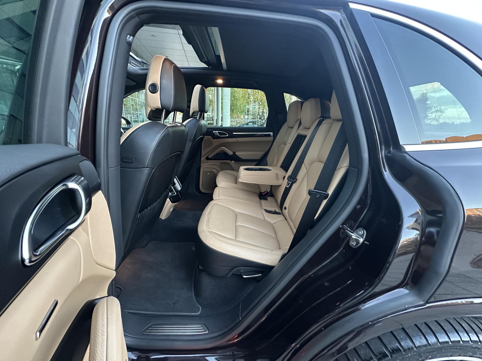 Porsche Cayenne 3.0 V6 E-Hybrid S SUV 5dr Petrol Plug-in Hybrid TiptronicS 4WD Euro 6 (s/s) (416 ps)