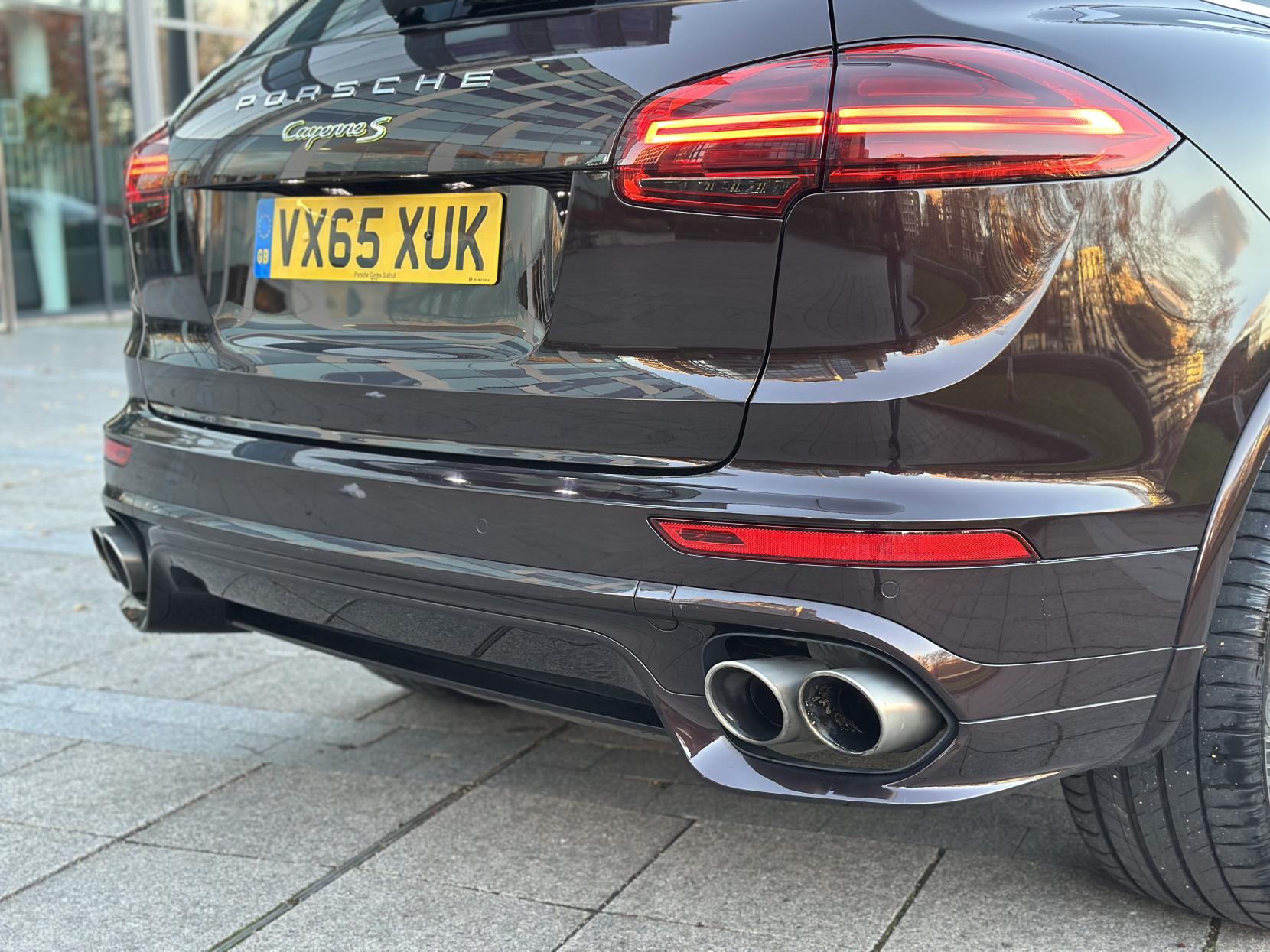 Porsche Cayenne 3.0 V6 E-Hybrid S SUV 5dr Petrol Plug-in Hybrid TiptronicS 4WD Euro 6 (s/s) (416 ps)