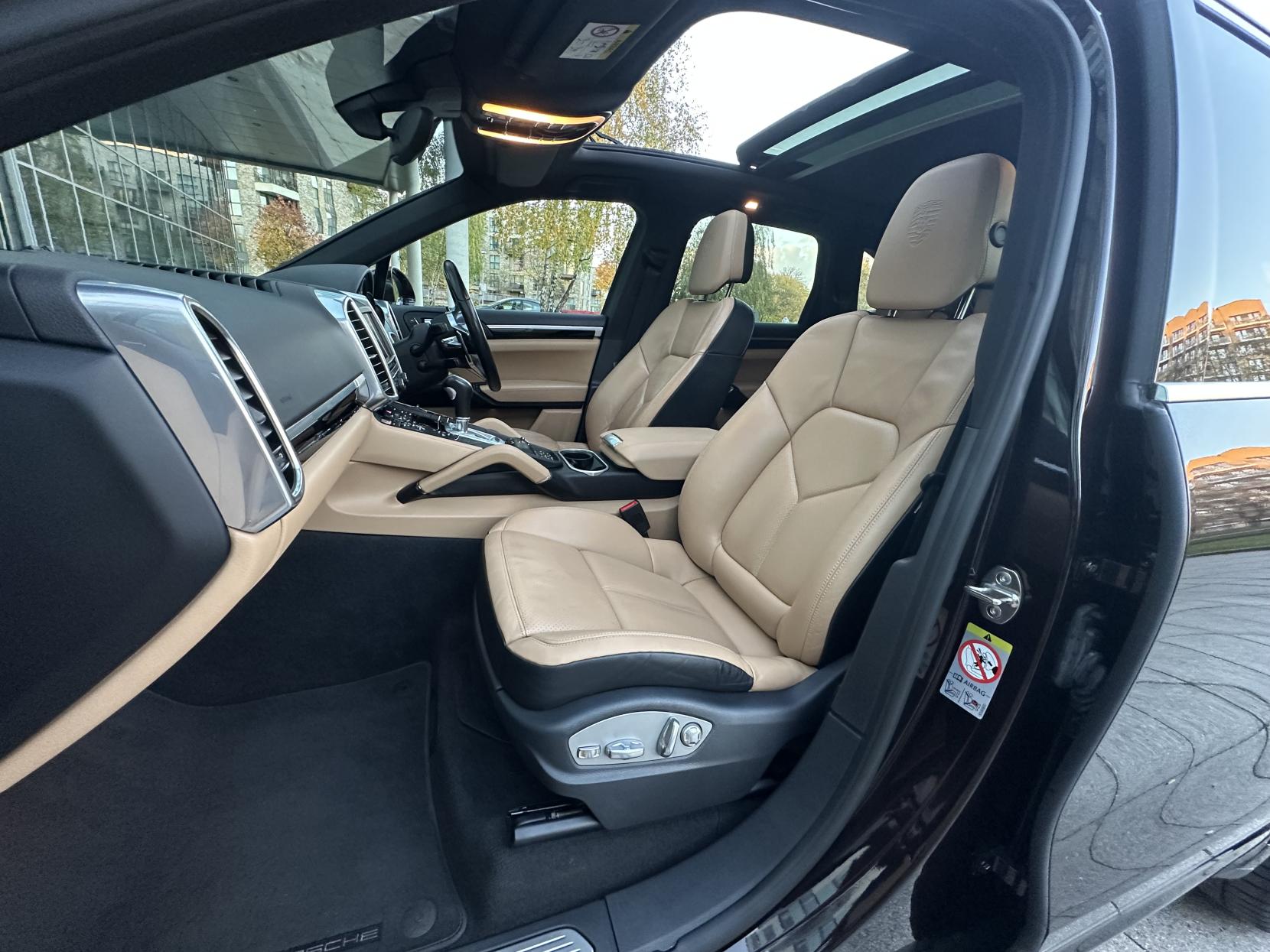 Porsche Cayenne 3.0 V6 E-Hybrid S SUV 5dr Petrol Plug-in Hybrid TiptronicS 4WD Euro 6 (s/s) (416 ps)