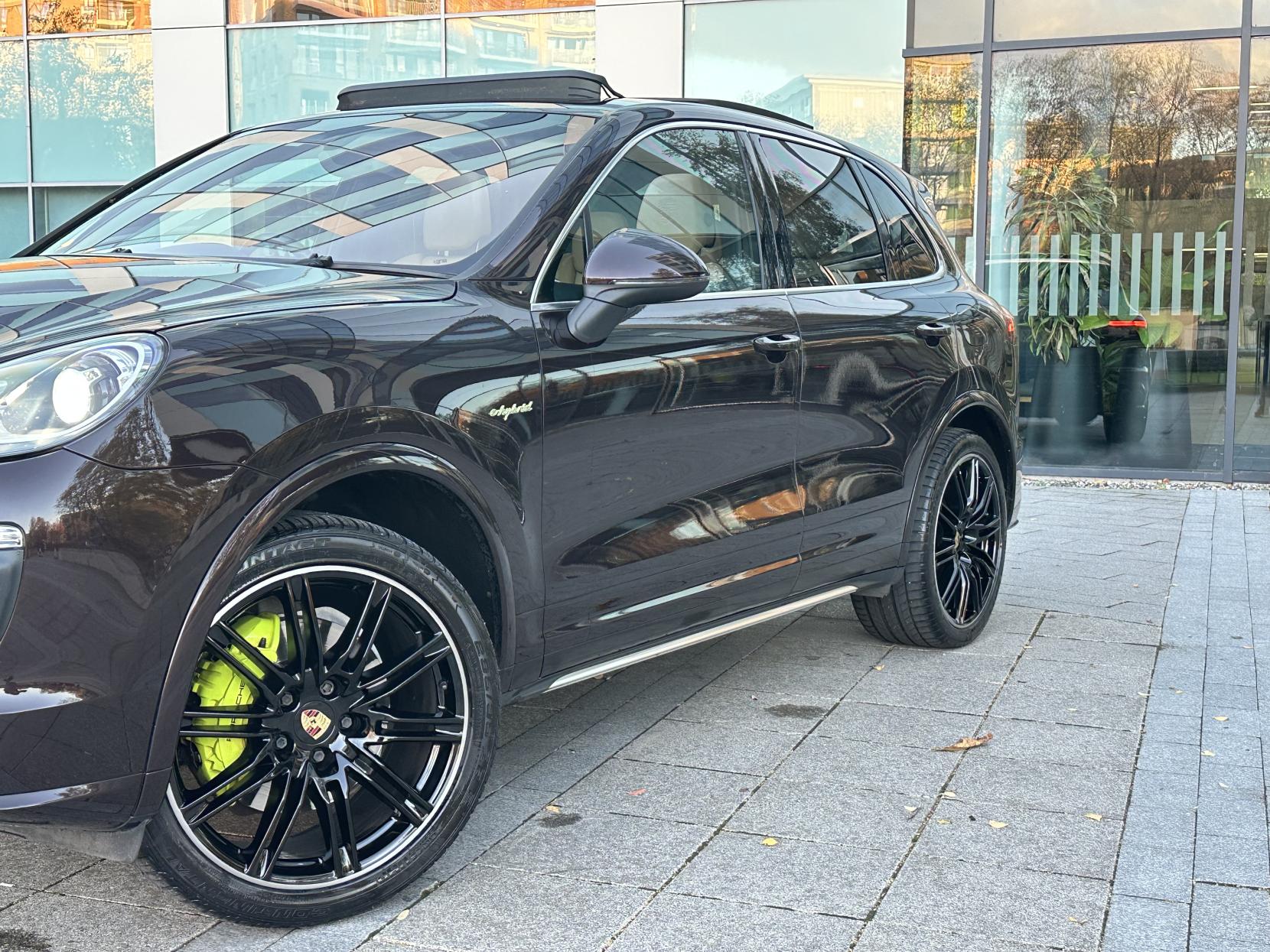 Porsche Cayenne 3.0 V6 E-Hybrid S SUV 5dr Petrol Plug-in Hybrid TiptronicS 4WD Euro 6 (s/s) (416 ps)