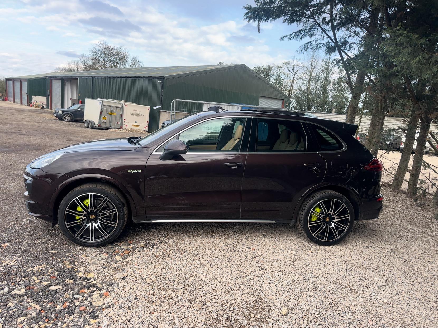 Porsche Cayenne 3.0 V6 E-Hybrid S SUV 5dr Petrol Plug-in Hybrid TiptronicS 4WD Euro 6 (s/s) (416 ps)