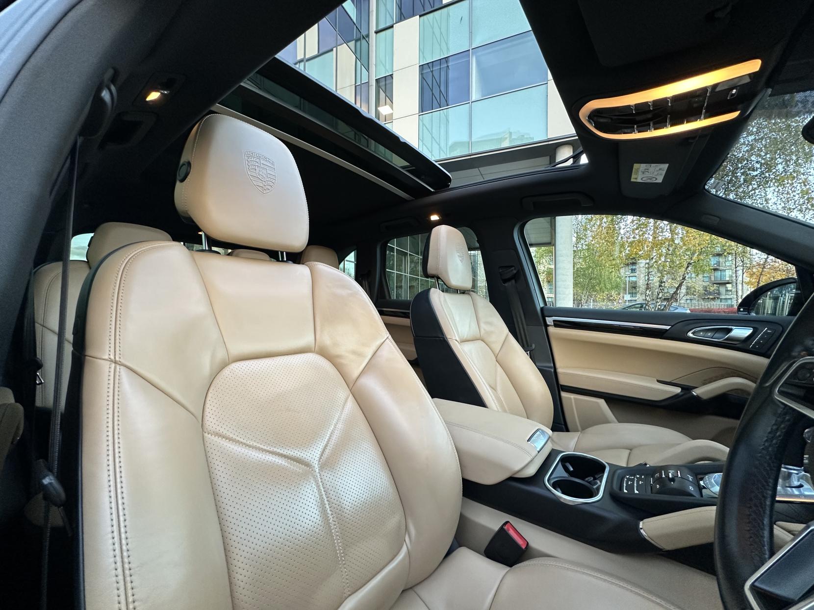 Porsche Cayenne 3.0 V6 E-Hybrid S SUV 5dr Petrol Plug-in Hybrid TiptronicS 4WD Euro 6 (s/s) (416 ps)
