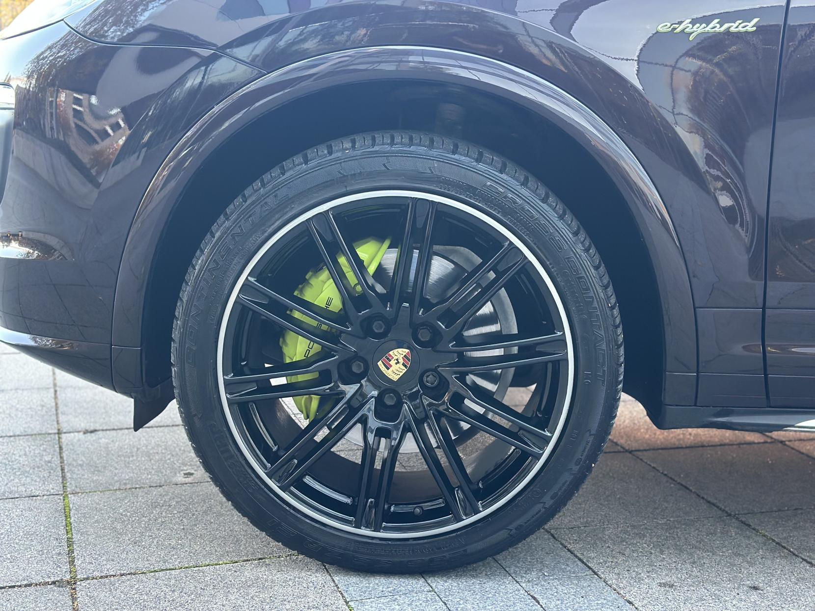 Porsche Cayenne 3.0 V6 E-Hybrid S SUV 5dr Petrol Plug-in Hybrid TiptronicS 4WD Euro 6 (s/s) (416 ps)