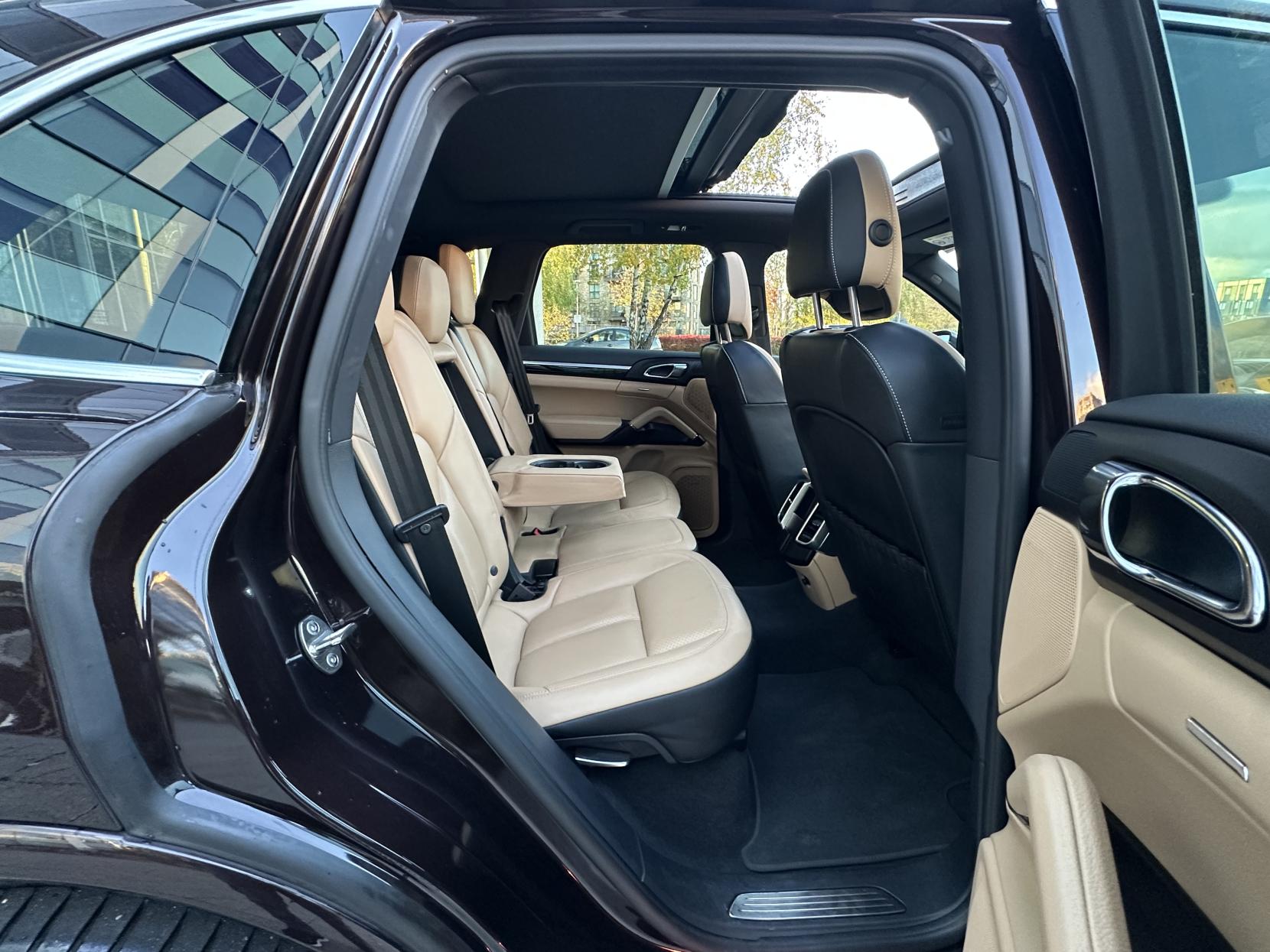 Porsche Cayenne 3.0 V6 E-Hybrid S SUV 5dr Petrol Plug-in Hybrid TiptronicS 4WD Euro 6 (s/s) (416 ps)