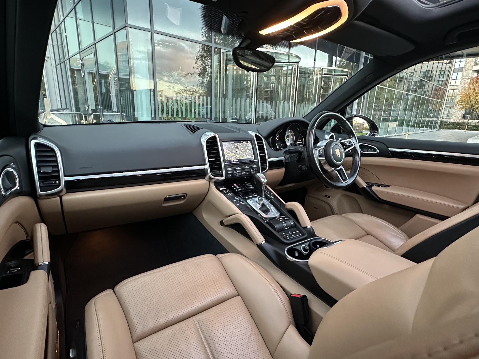 Porsche Cayenne 3.0 V6 E-Hybrid S SUV 5dr Petrol Plug-in Hybrid TiptronicS 4WD Euro 6 (s/s) (416 ps)