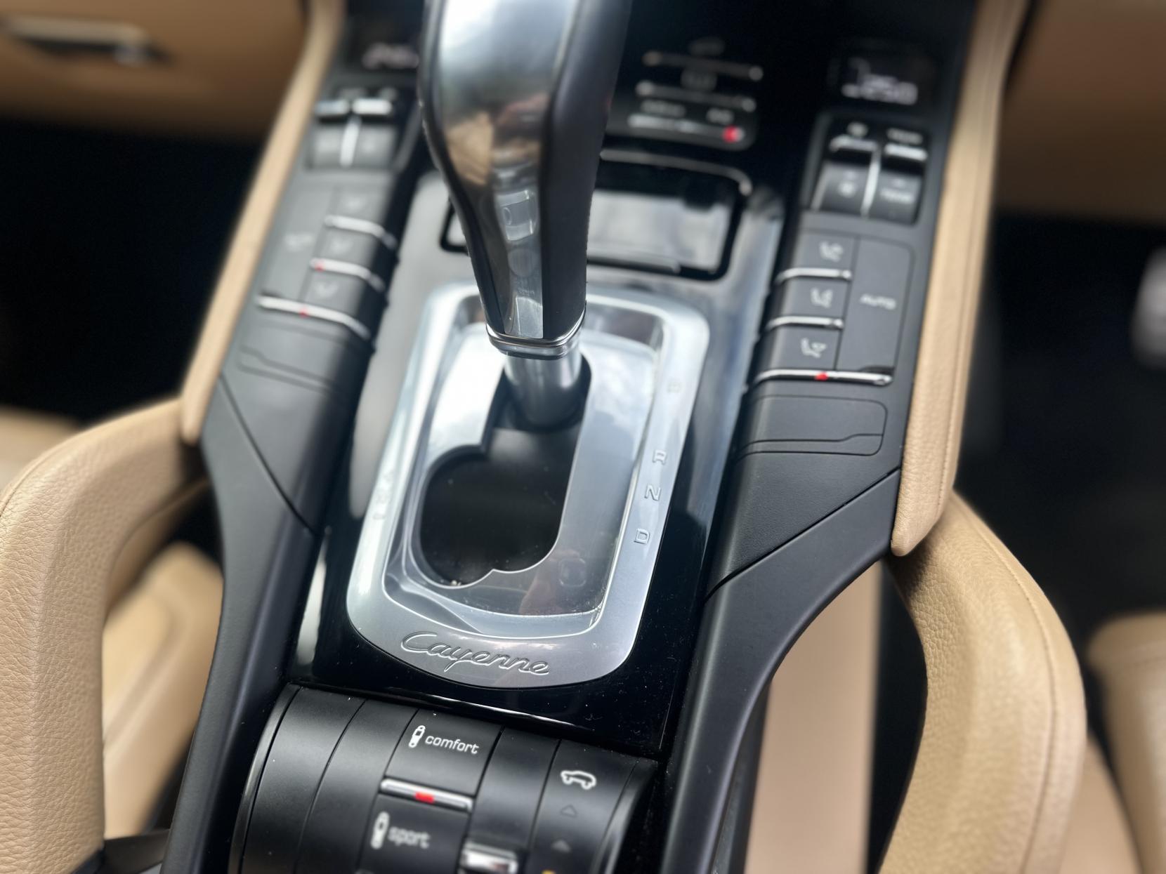 Porsche Cayenne 3.0 V6 E-Hybrid S SUV 5dr Petrol Plug-in Hybrid TiptronicS 4WD Euro 6 (s/s) (416 ps)