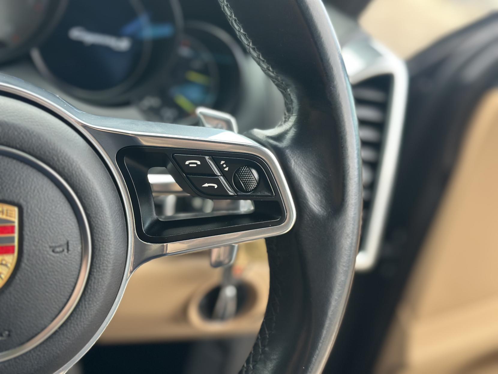 Porsche Cayenne 3.0 V6 E-Hybrid S SUV 5dr Petrol Plug-in Hybrid TiptronicS 4WD Euro 6 (s/s) (416 ps)