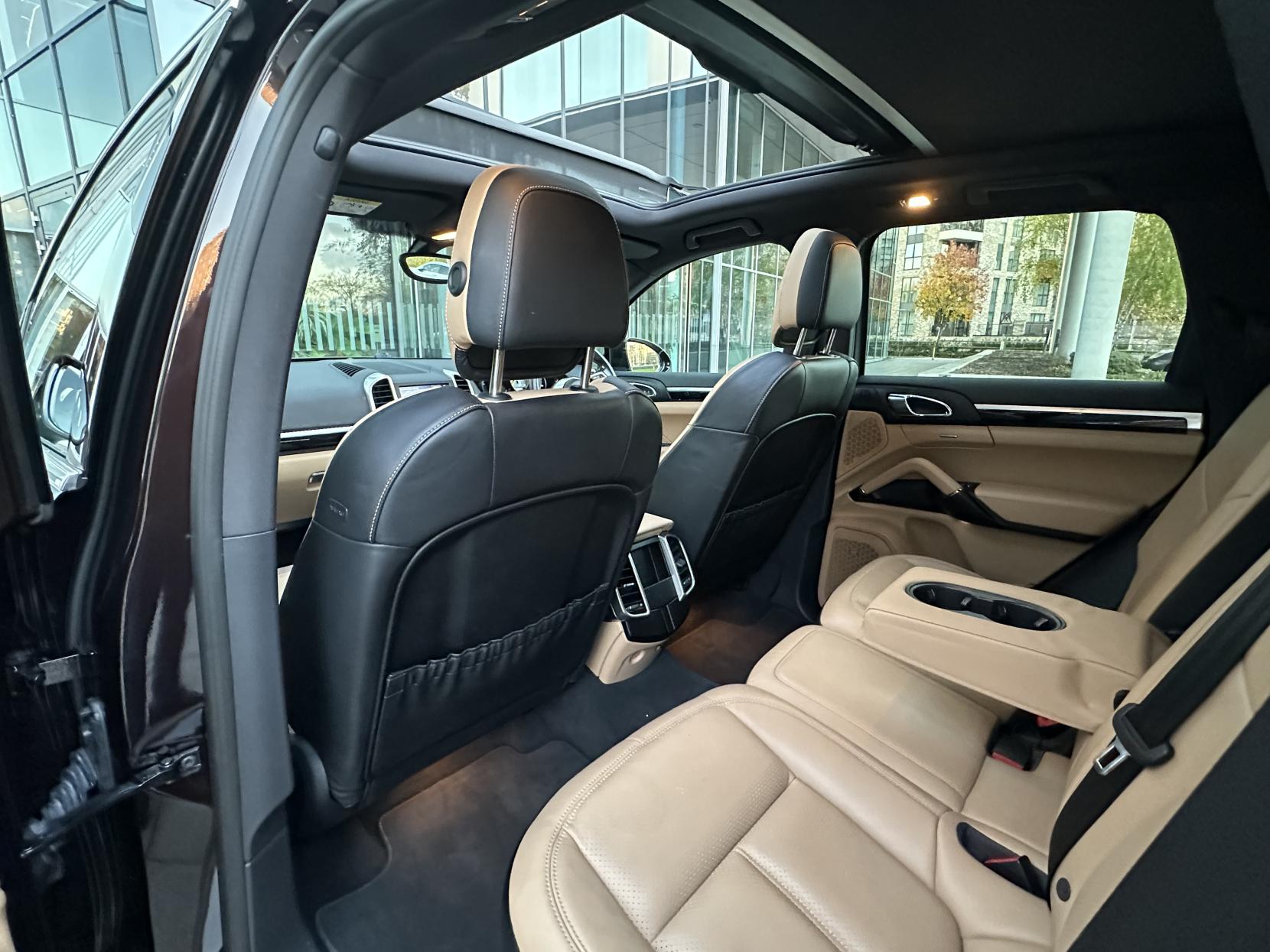 Porsche Cayenne 3.0 V6 E-Hybrid S SUV 5dr Petrol Plug-in Hybrid TiptronicS 4WD Euro 6 (s/s) (416 ps)