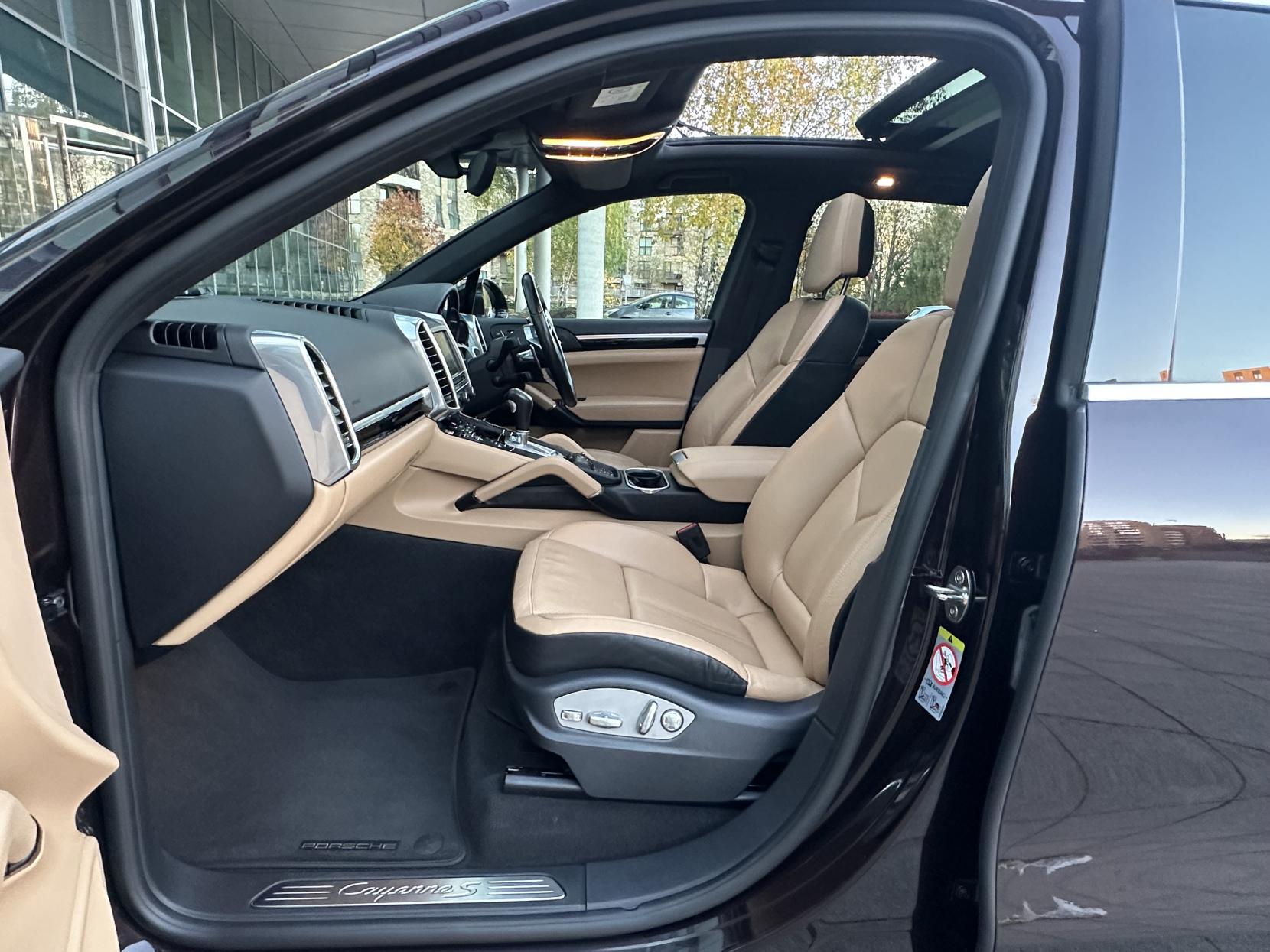 Porsche Cayenne 3.0 V6 E-Hybrid S SUV 5dr Petrol Plug-in Hybrid TiptronicS 4WD Euro 6 (s/s) (416 ps)