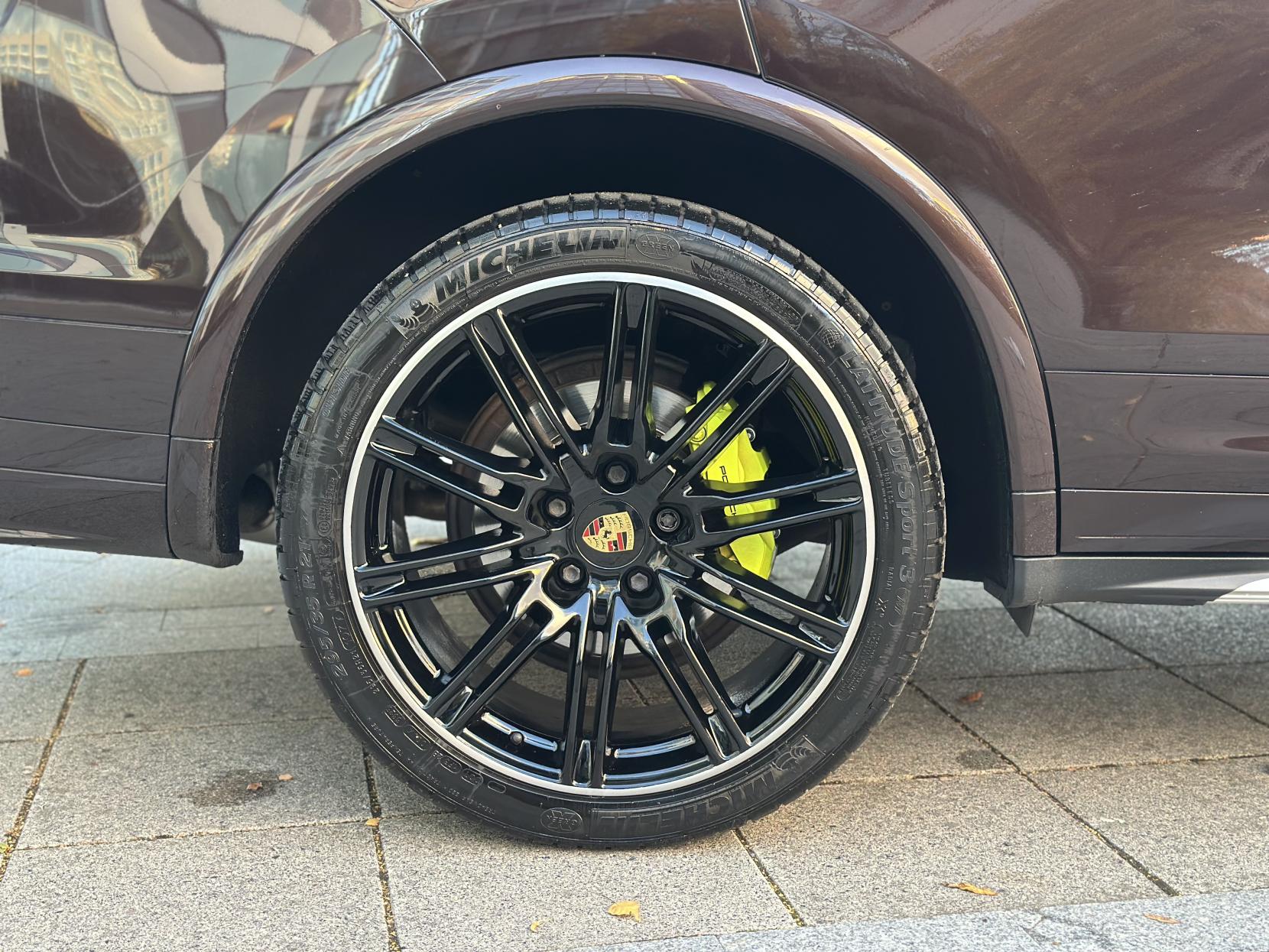 Porsche Cayenne 3.0 V6 E-Hybrid S SUV 5dr Petrol Plug-in Hybrid TiptronicS 4WD Euro 6 (s/s) (416 ps)