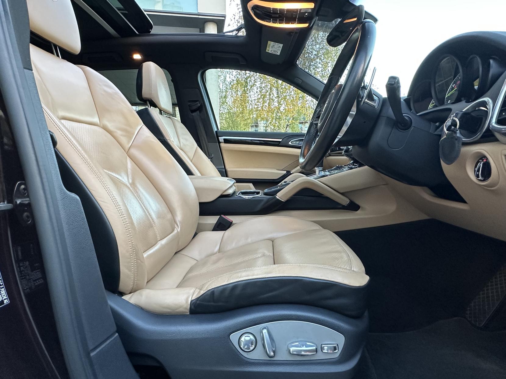 Porsche Cayenne 3.0 V6 E-Hybrid S SUV 5dr Petrol Plug-in Hybrid TiptronicS 4WD Euro 6 (s/s) (416 ps)