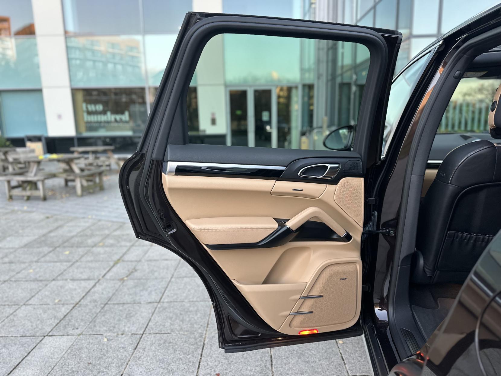 Porsche Cayenne 3.0 V6 E-Hybrid S SUV 5dr Petrol Plug-in Hybrid TiptronicS 4WD Euro 6 (s/s) (416 ps)