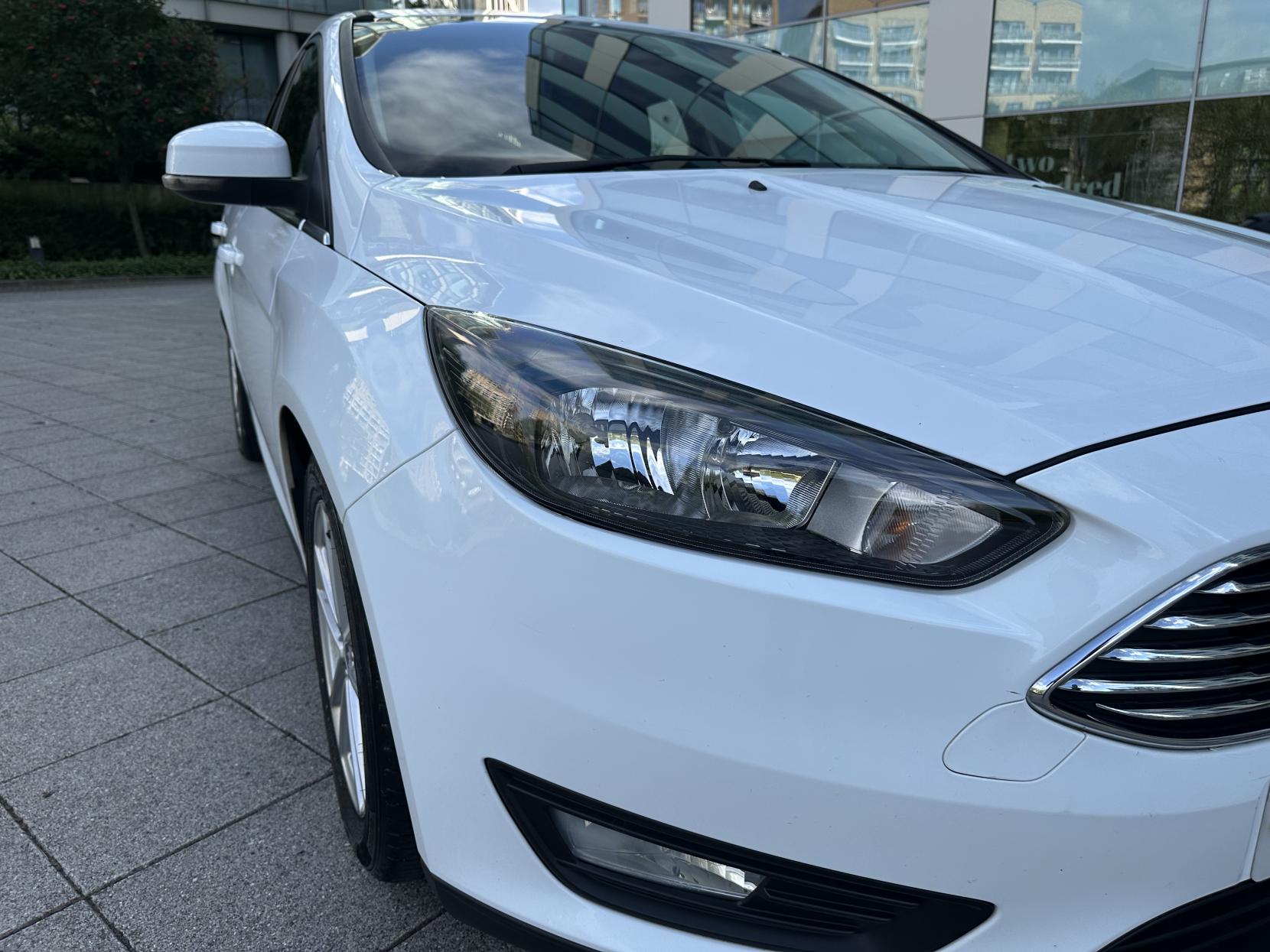 Ford Focus 1.0T EcoBoost Zetec Hatchback 5dr Petrol Manual Euro 6 (s/s) (125 ps)
