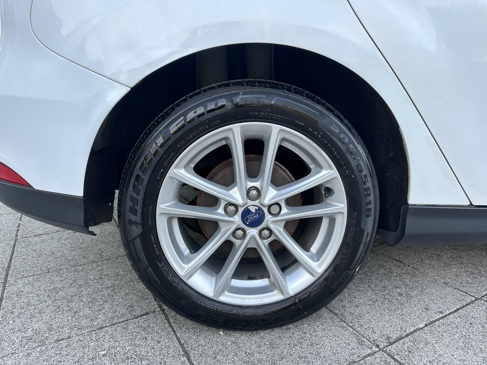 Ford Focus 1.0T EcoBoost Zetec Hatchback 5dr Petrol Manual Euro 6 (s/s) (125 ps)