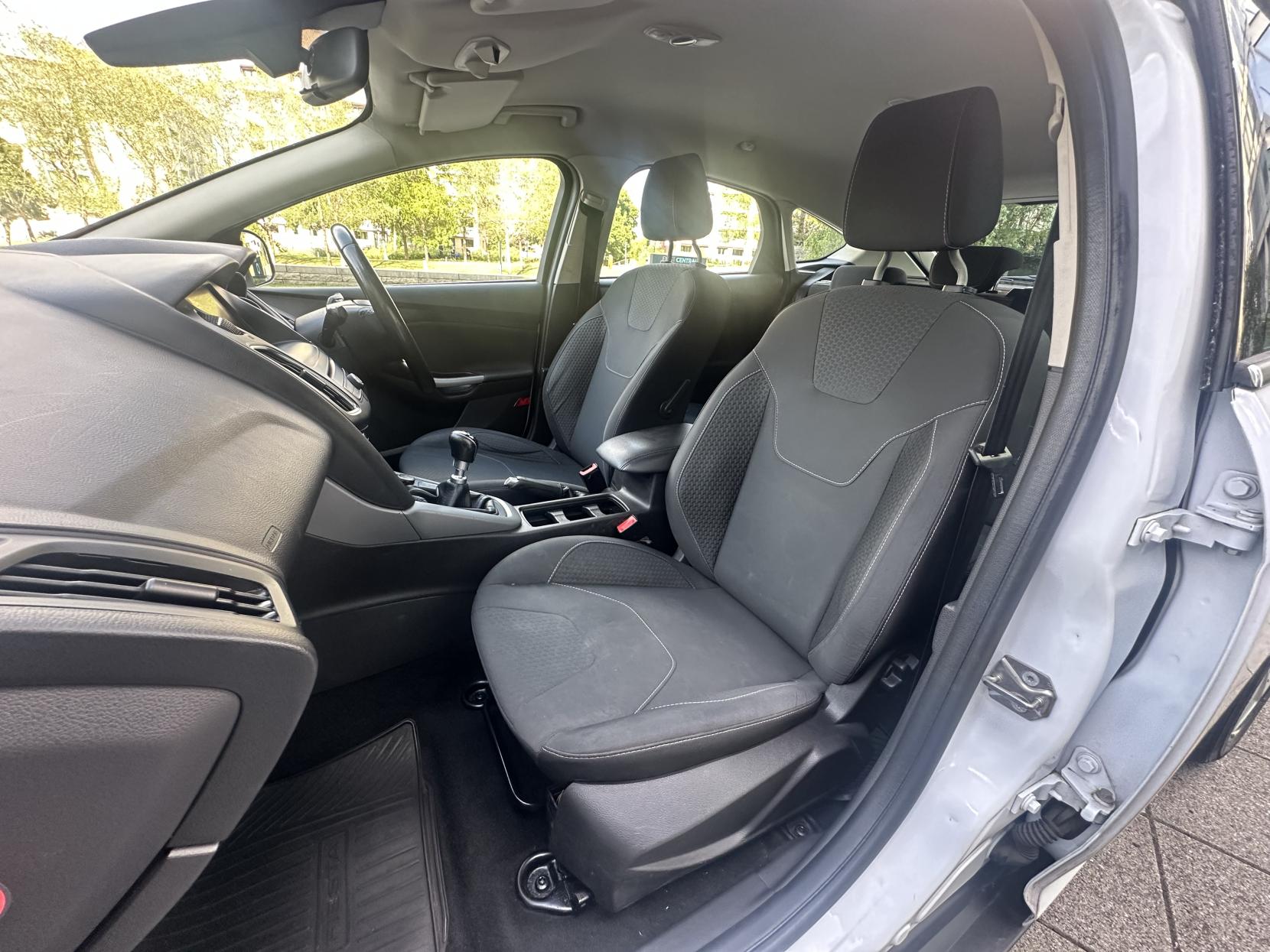 Ford Focus 1.0T EcoBoost Zetec Hatchback 5dr Petrol Manual Euro 6 (s/s) (125 ps)