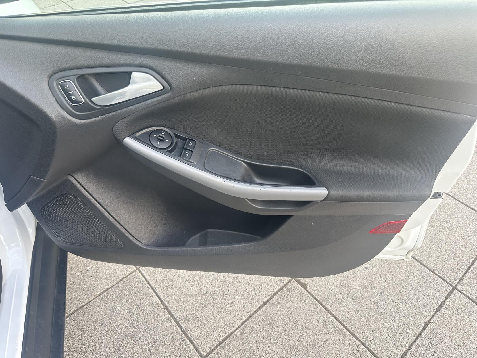 Ford Focus 1.0T EcoBoost Zetec Hatchback 5dr Petrol Manual Euro 6 (s/s) (125 ps)