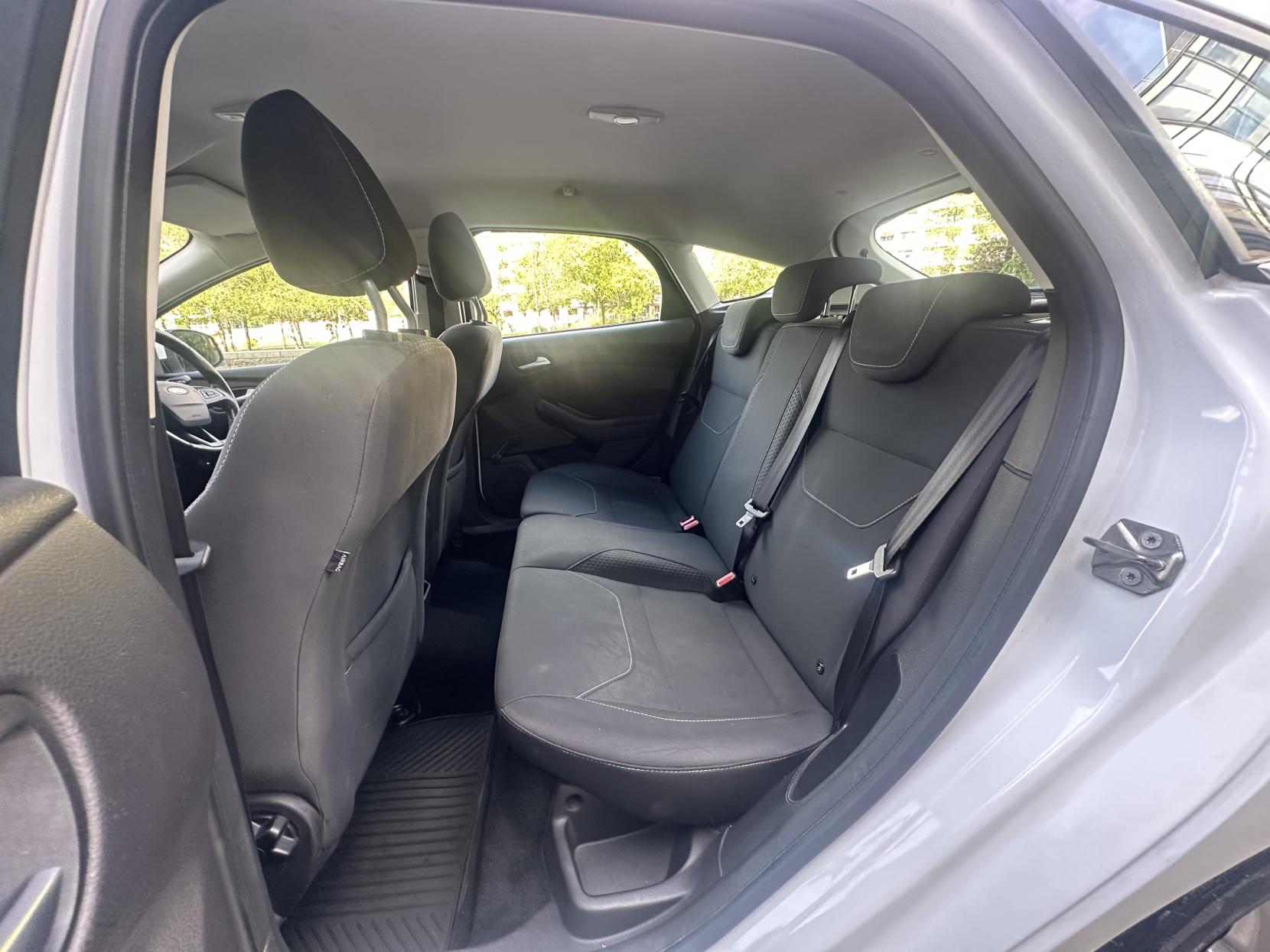 Ford Focus 1.0T EcoBoost Zetec Hatchback 5dr Petrol Manual Euro 6 (s/s) (125 ps)